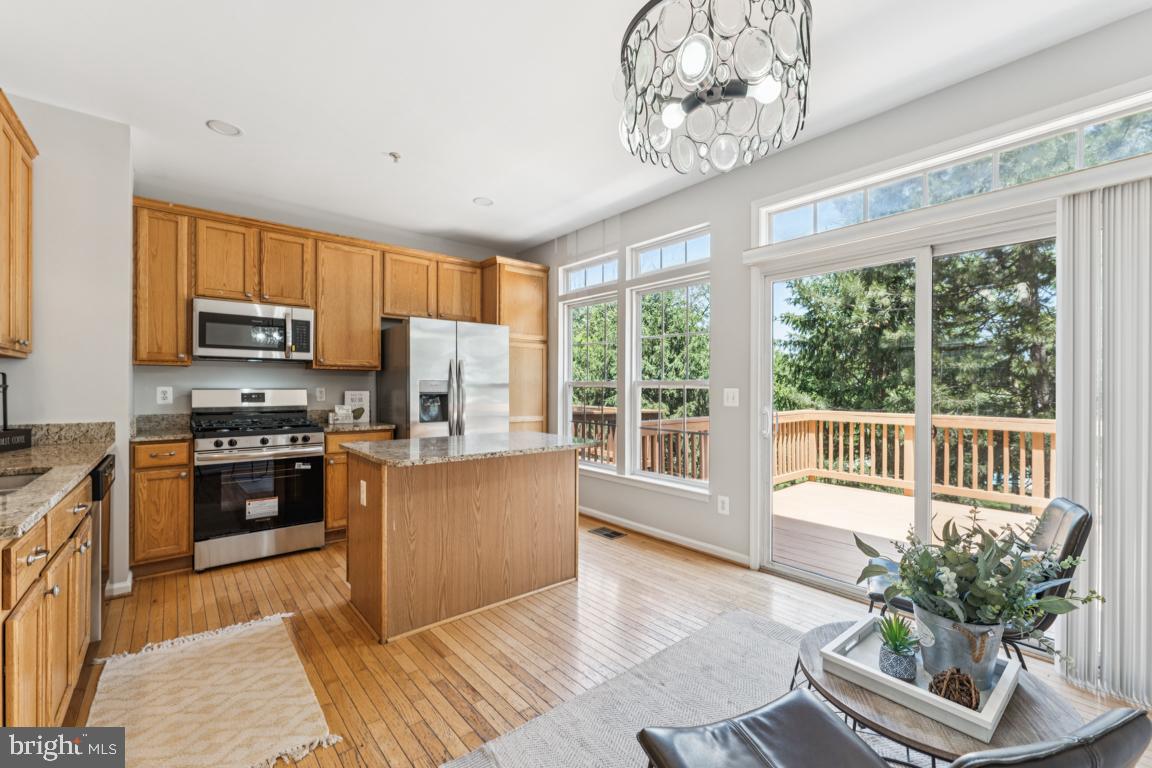 HUNTINGTON GROVE - Residential