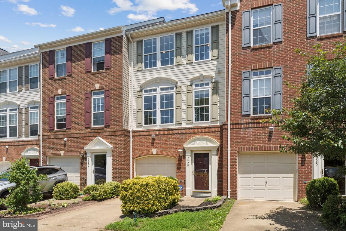 2928 HUNTINGTON GROVE SQUARE
