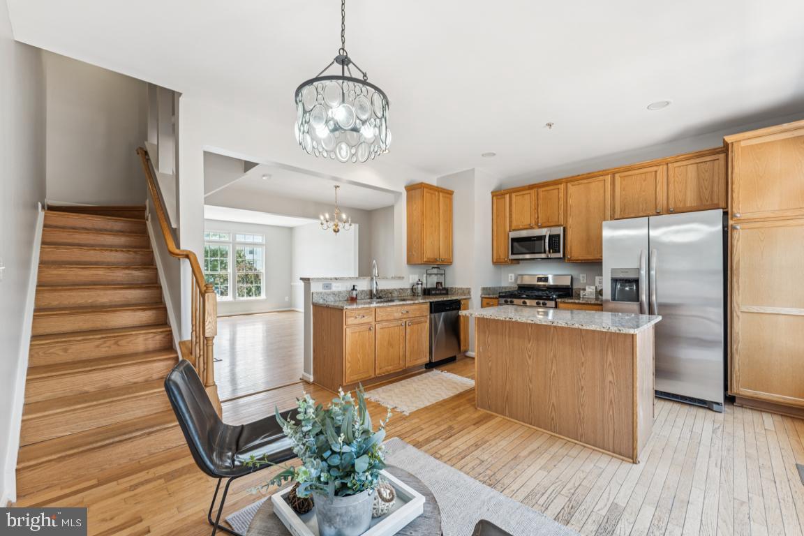 HUNTINGTON GROVE - Residential