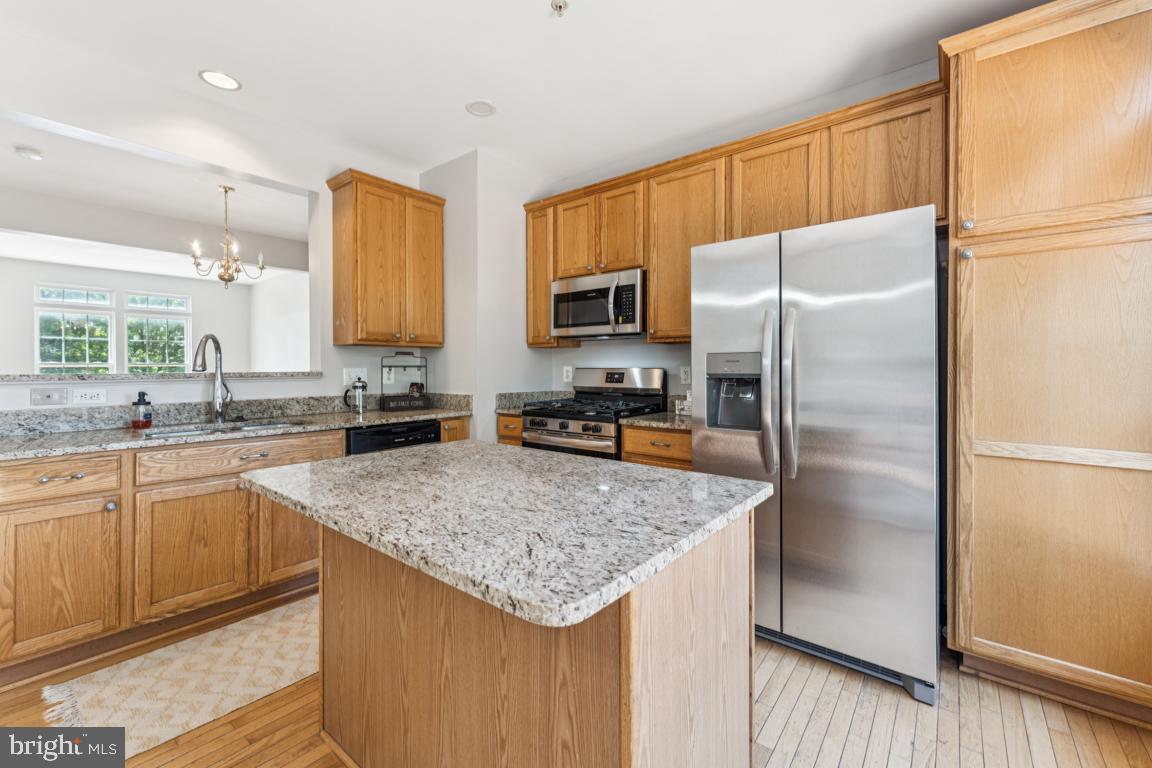 HUNTINGTON GROVE - Residential