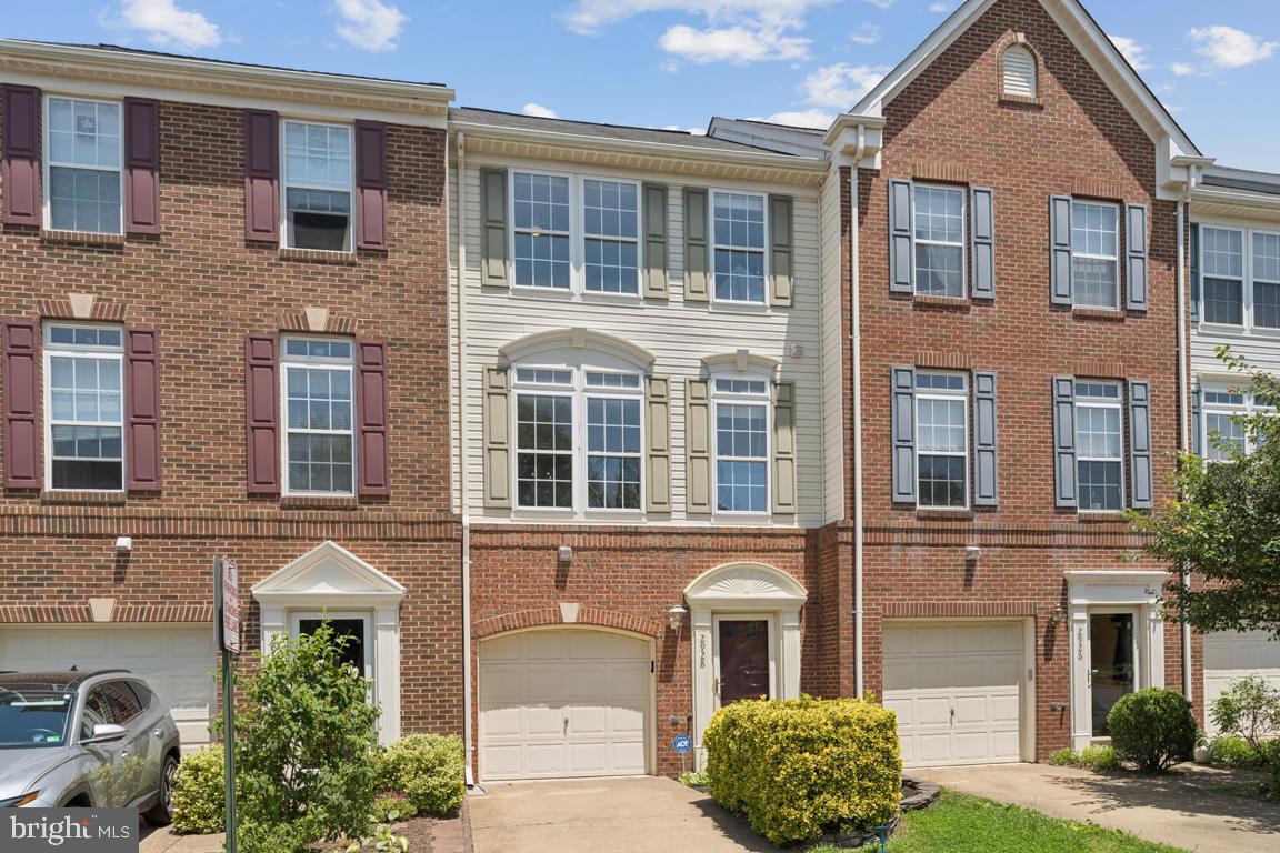 2928 HUNTINGTON GROVE SQUARE
