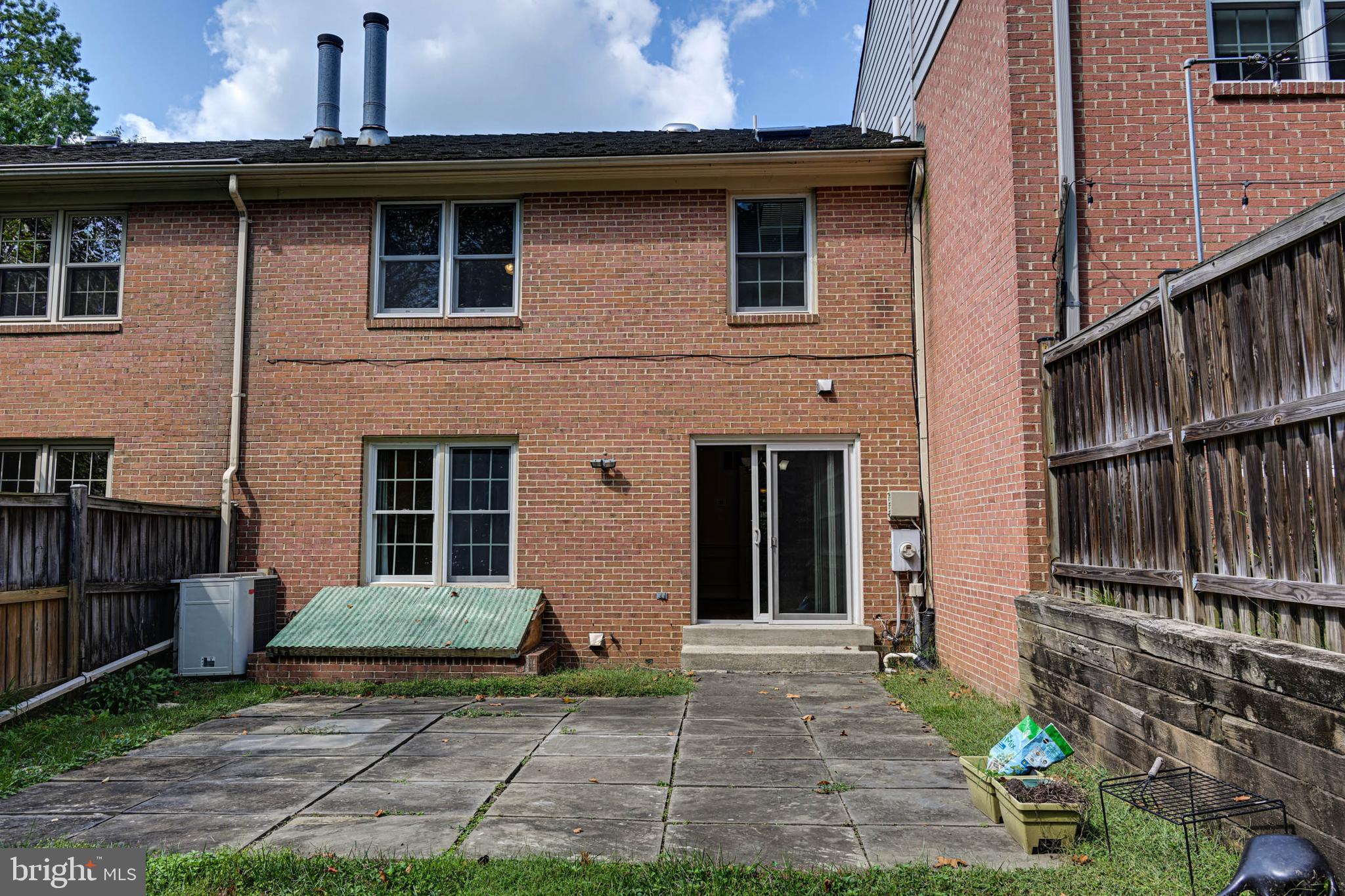 POTOMAC OUTSIDE - Residential Lease