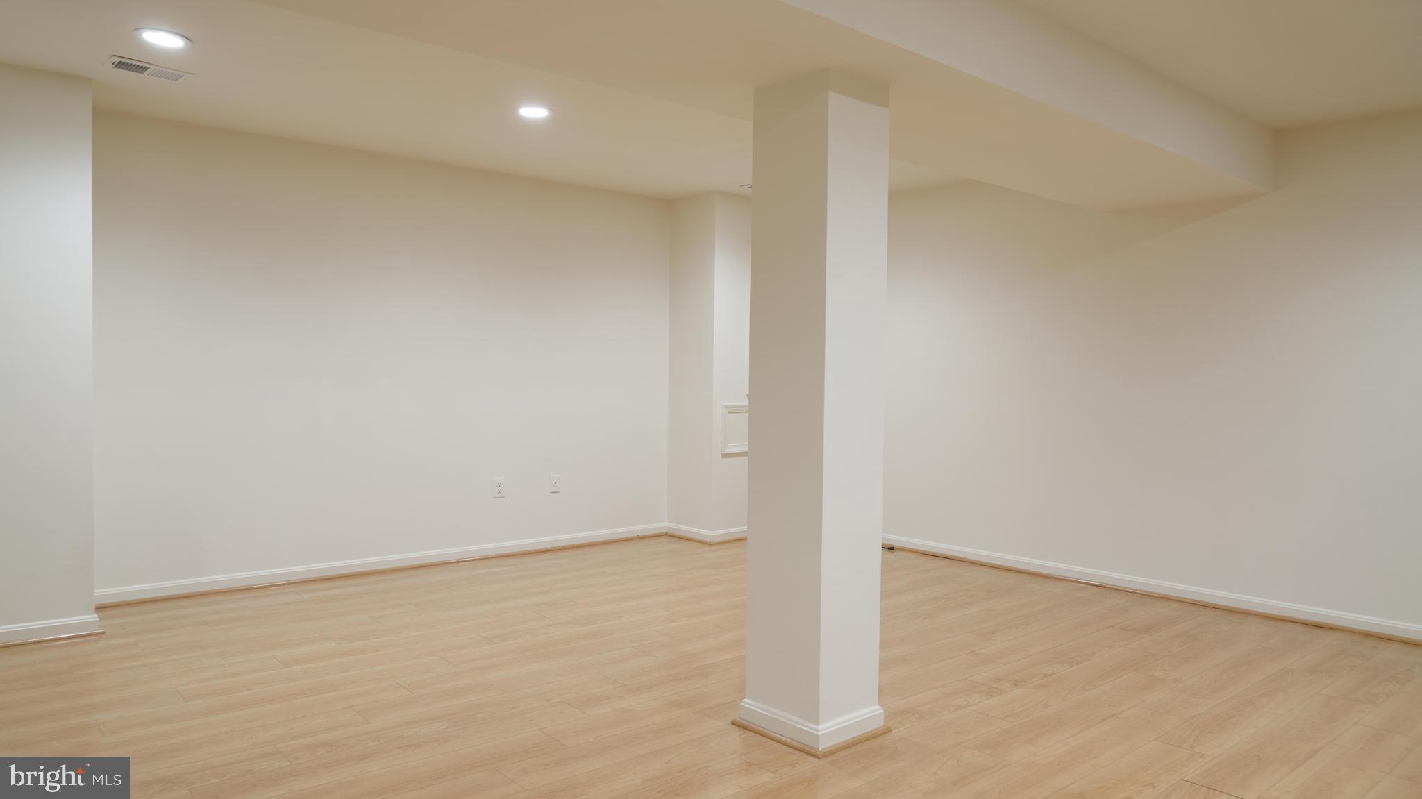 POTOMAC OUTSIDE - Residential Lease