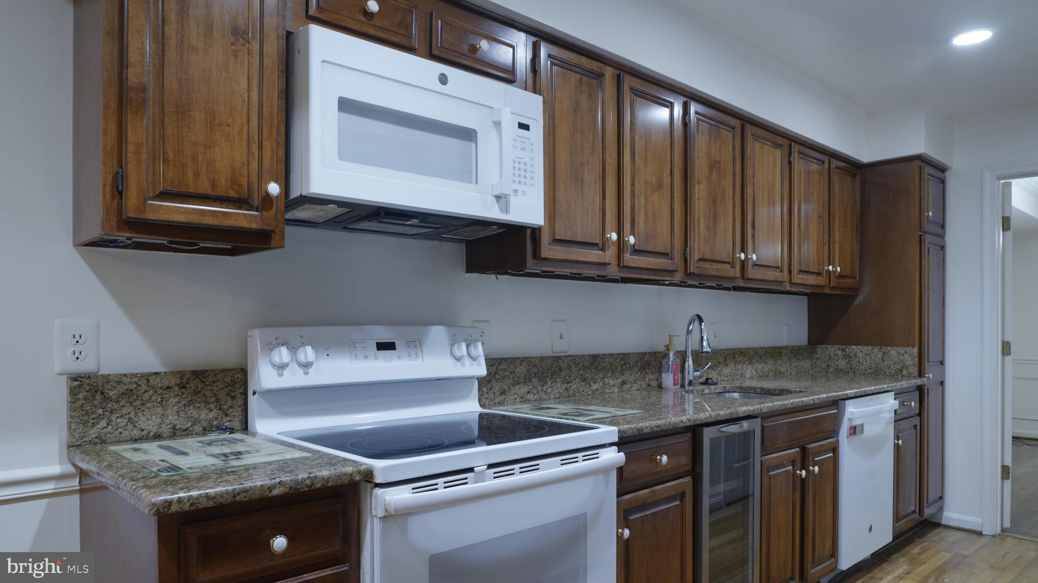 POTOMAC OUTSIDE - Residential Lease