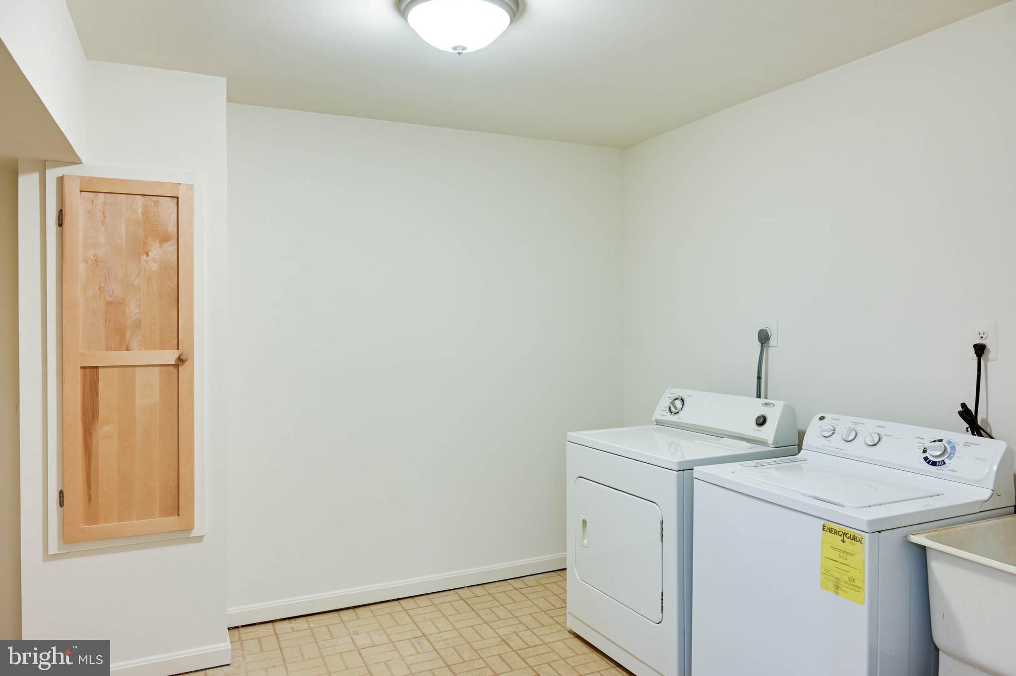 POTOMAC OUTSIDE - Residential Lease