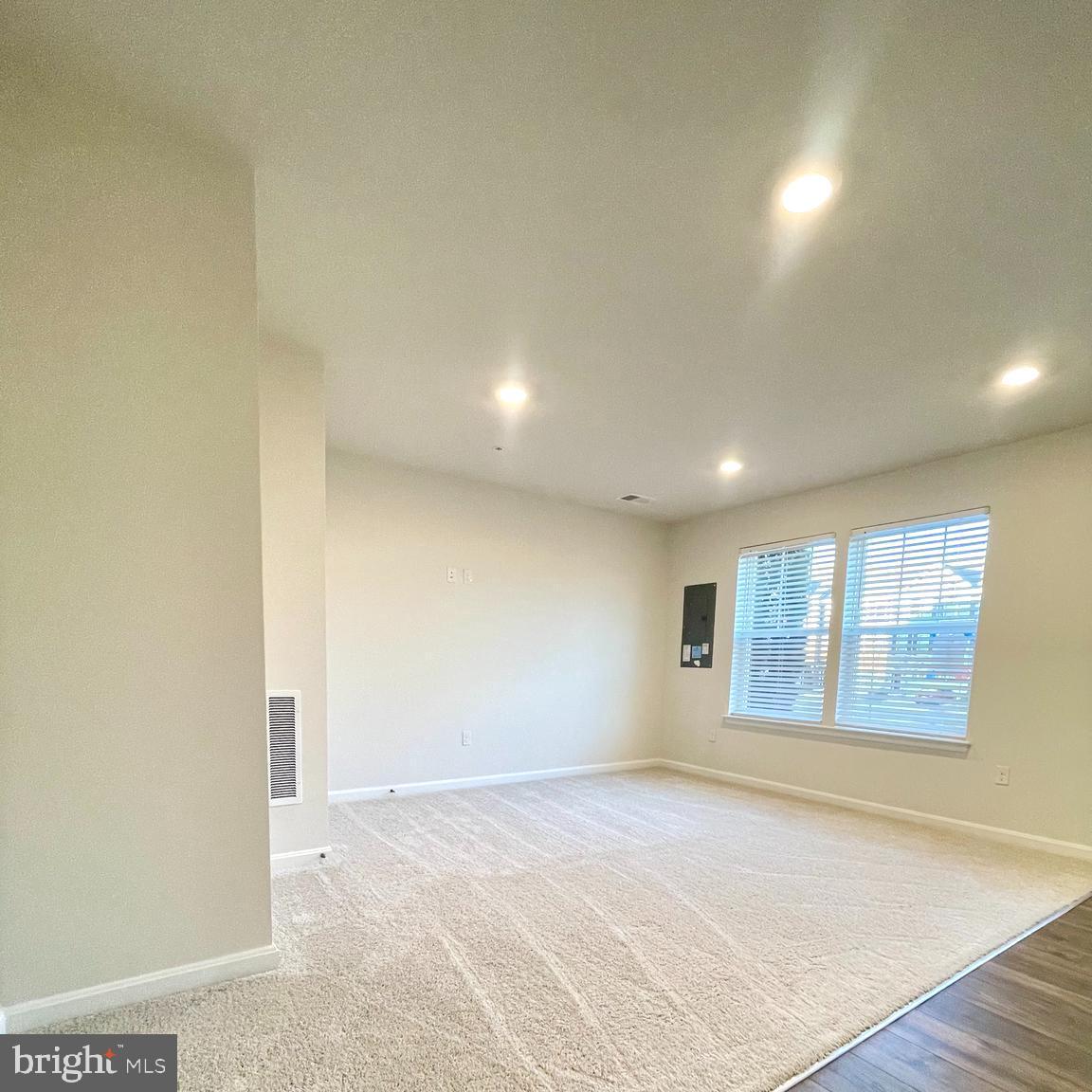 WOODMORE OVERLOOK - Residential Lease