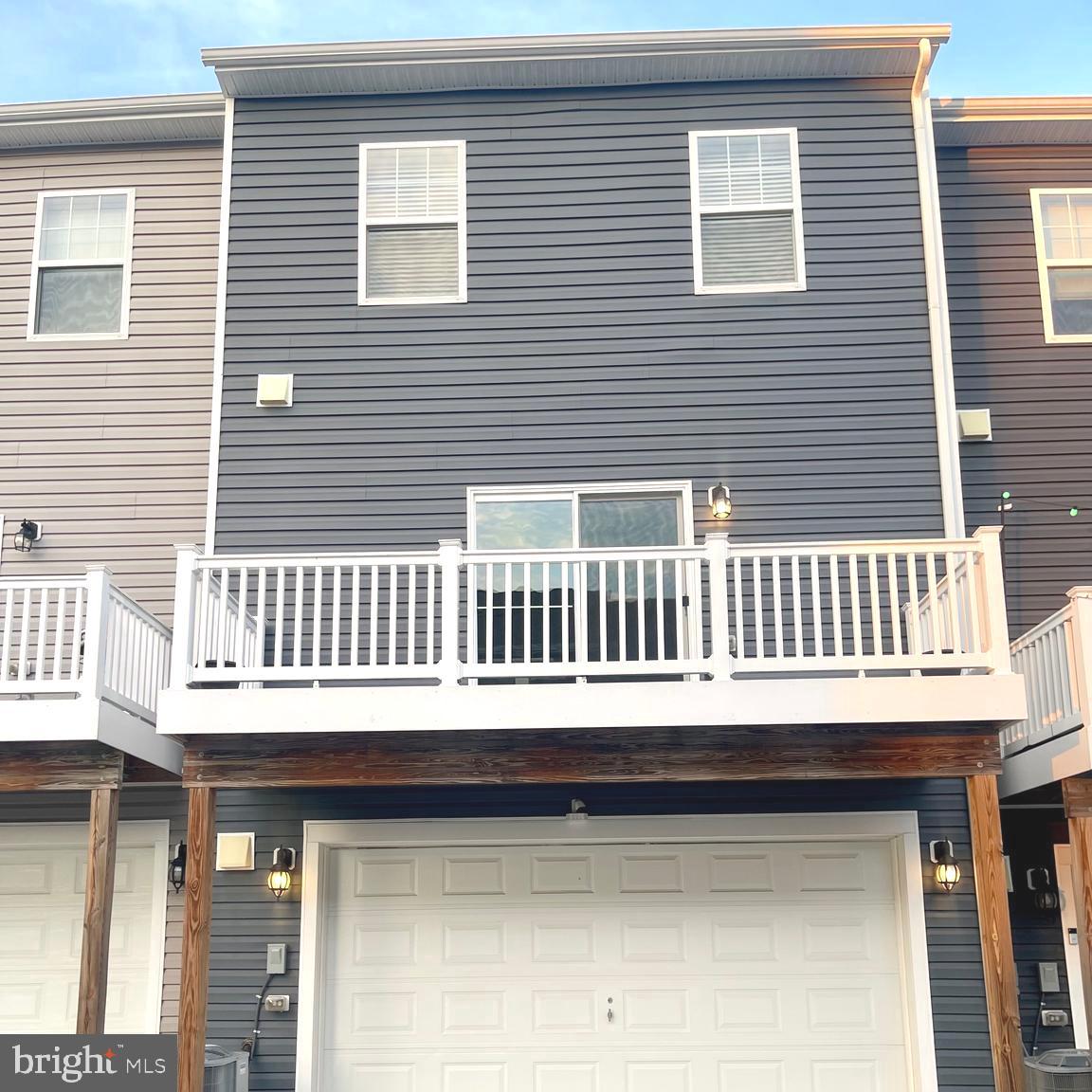 WOODMORE OVERLOOK - Residential Lease