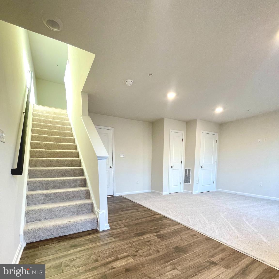 WOODMORE OVERLOOK - Residential Lease