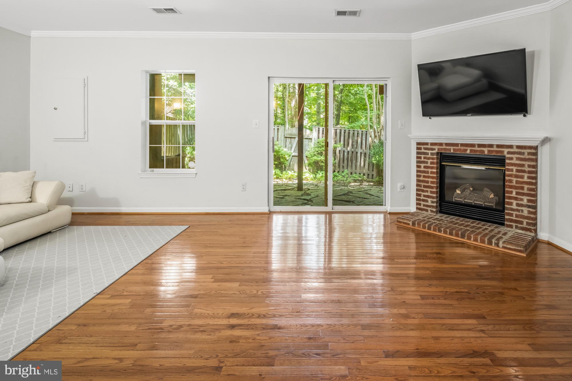 WINDSOR MEWS - Residential Lease