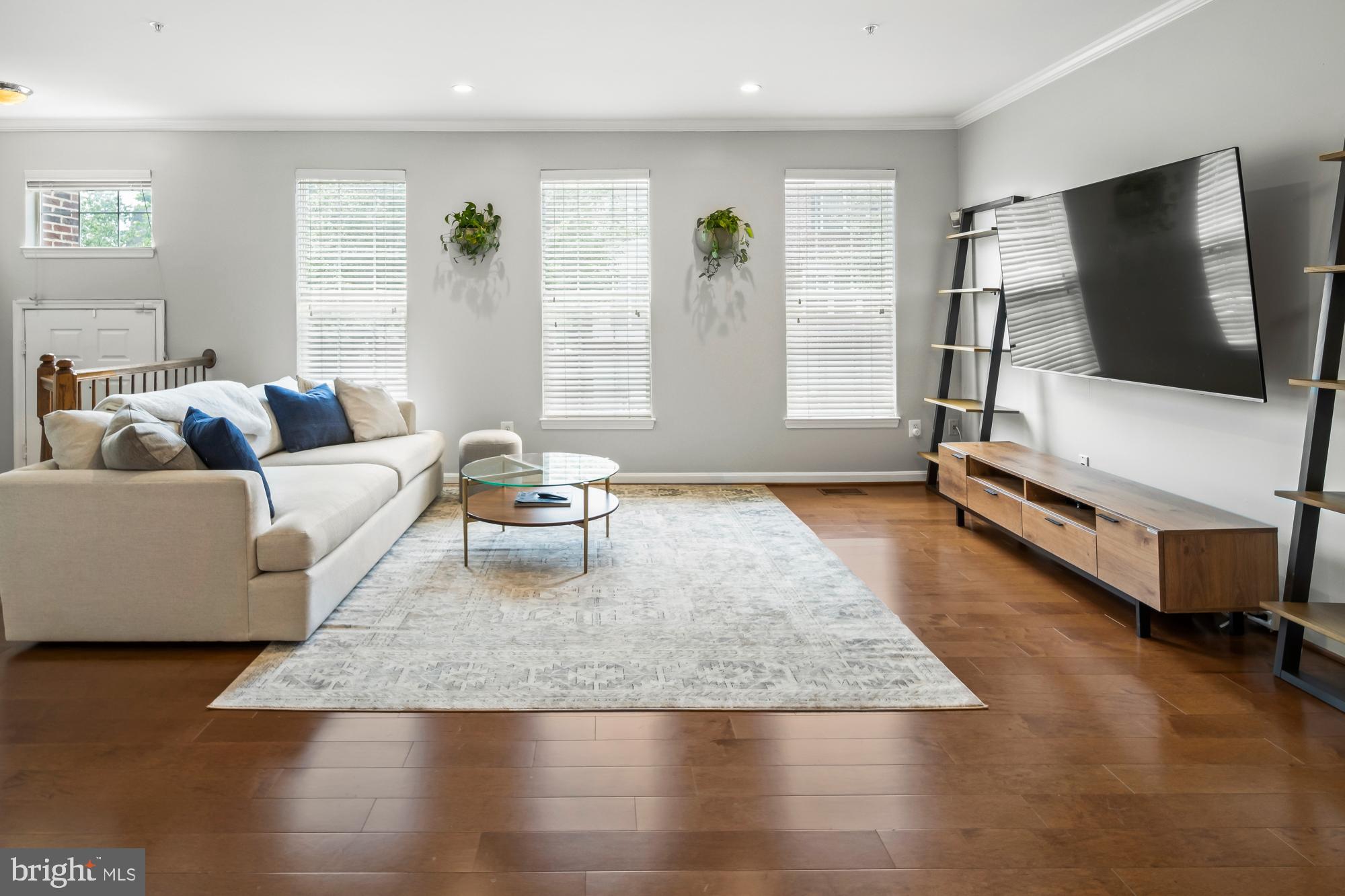 WINDSOR MEWS - Residential Lease