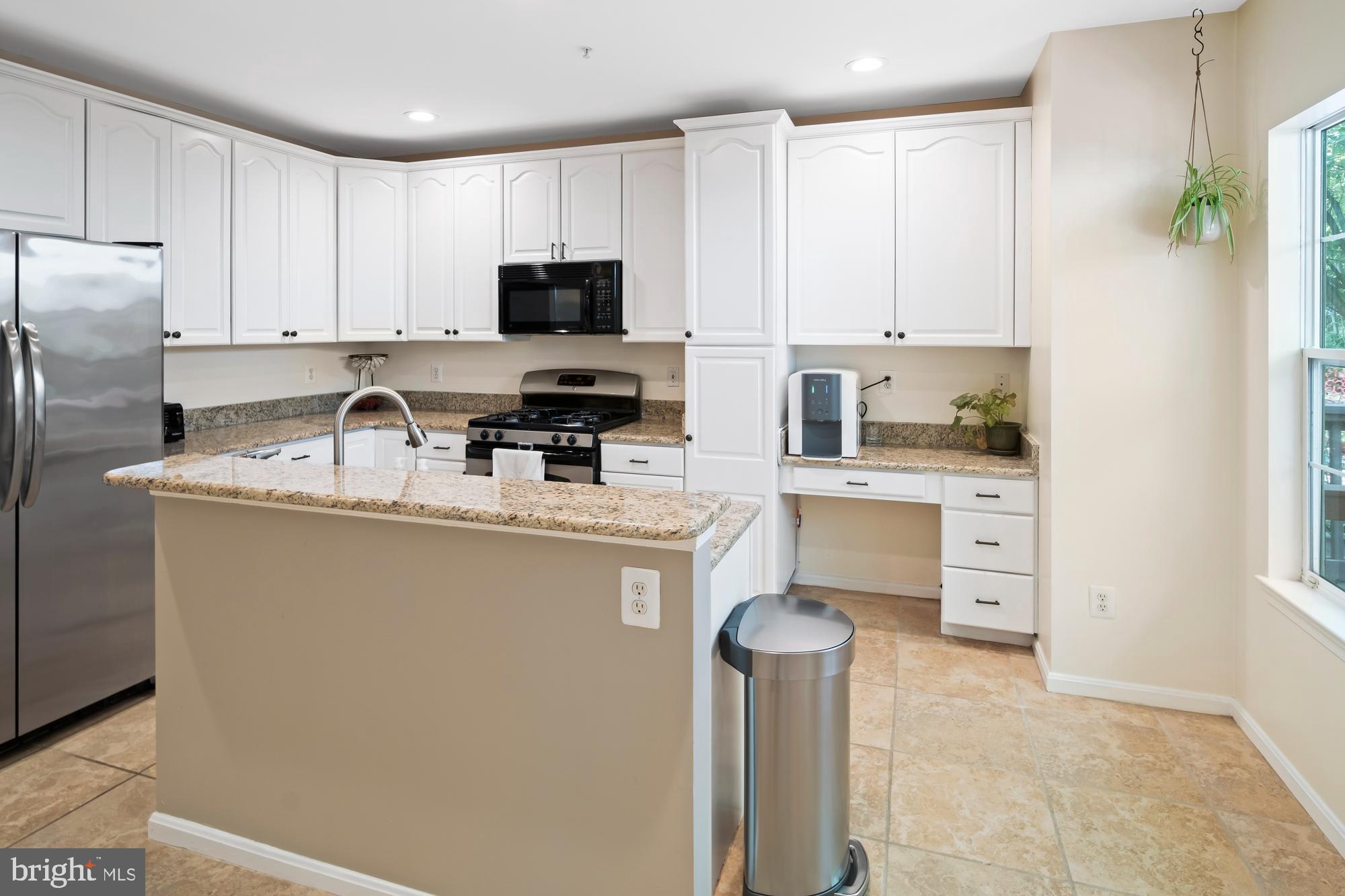 WINDSOR MEWS - Residential Lease