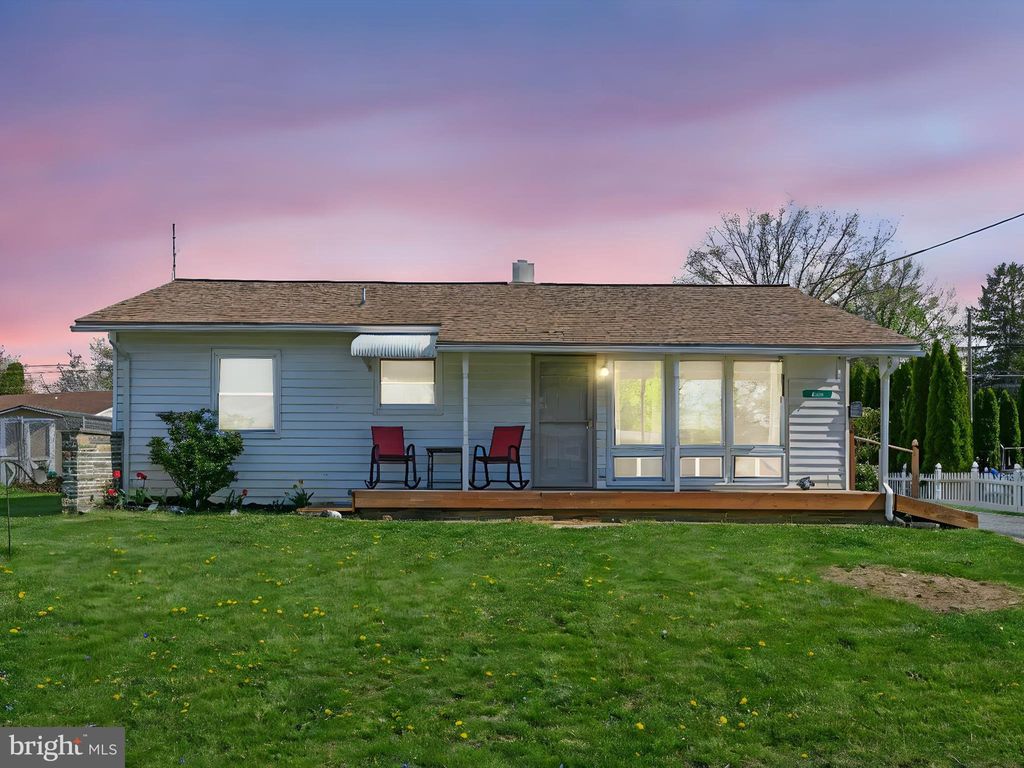 Photo of 521 E New Street, LITITZ, PA 17543 (MLS # PALA2068530)