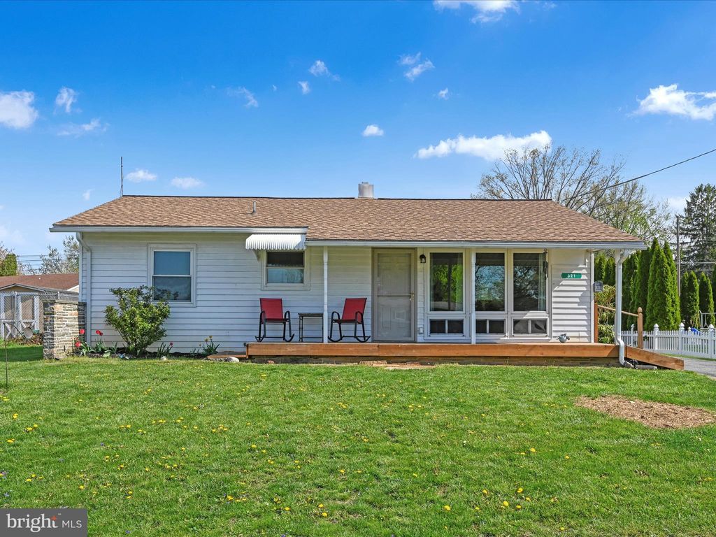 Photo of 521 E New Street, LITITZ, PA 17543 (MLS # PALA2068530)