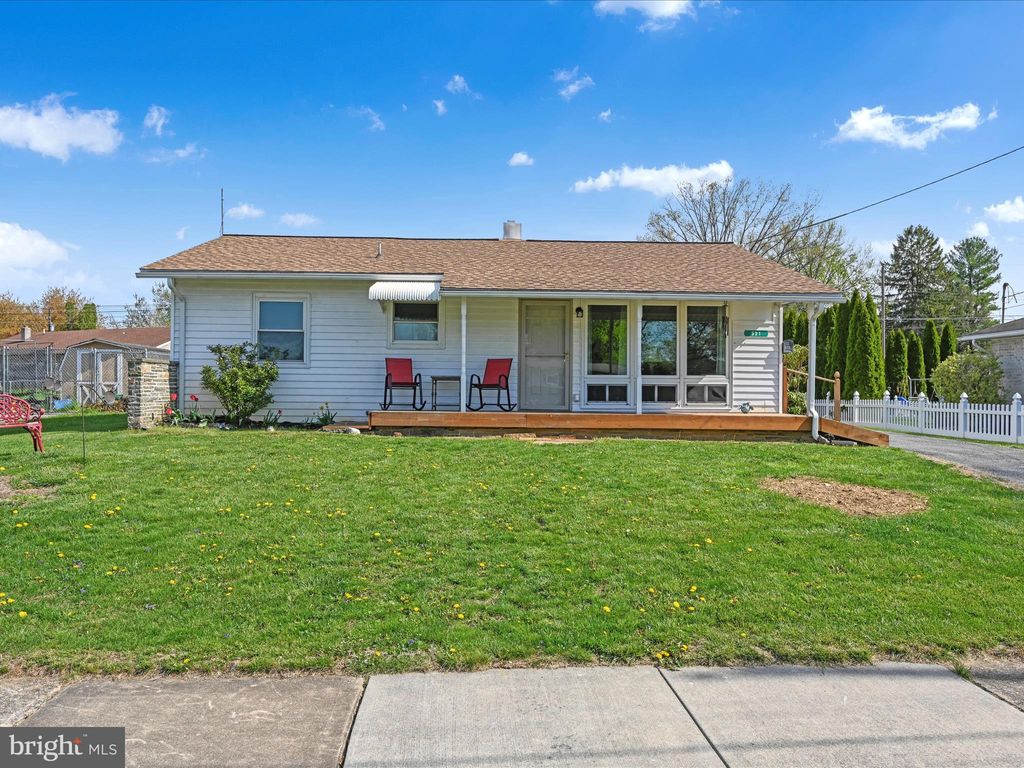 Photo of 521 E New Street, LITITZ, PA 17543 (MLS # PALA2068530)