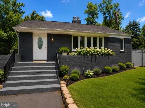 Photo of 6614 Columbia Pike, ANNANDALE, VA 22003 (MLS # VAFX2326136)