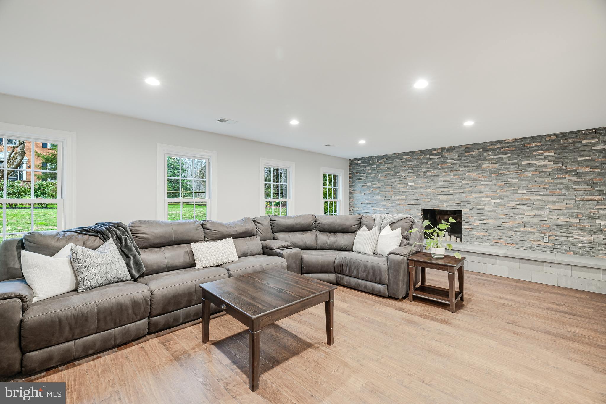 FOX MILL WOODS - Residential