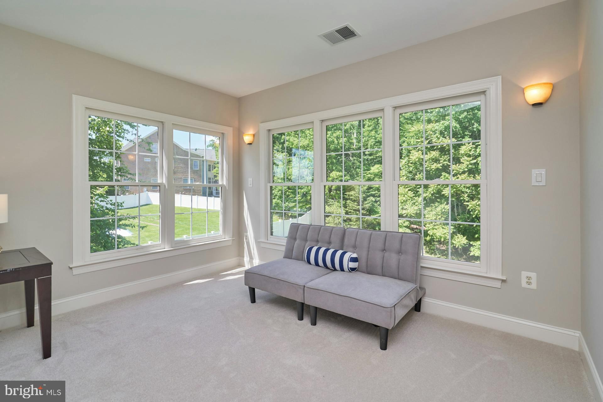 STONEWALL MANOR - Residential