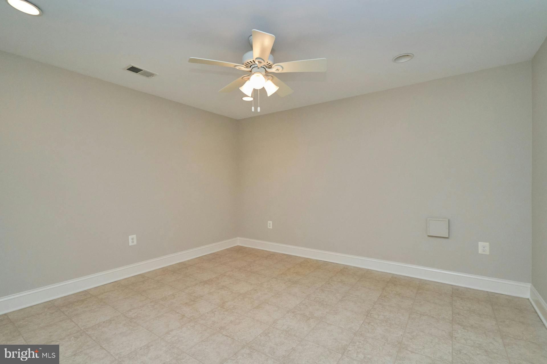 STONEWALL MANOR - Residential