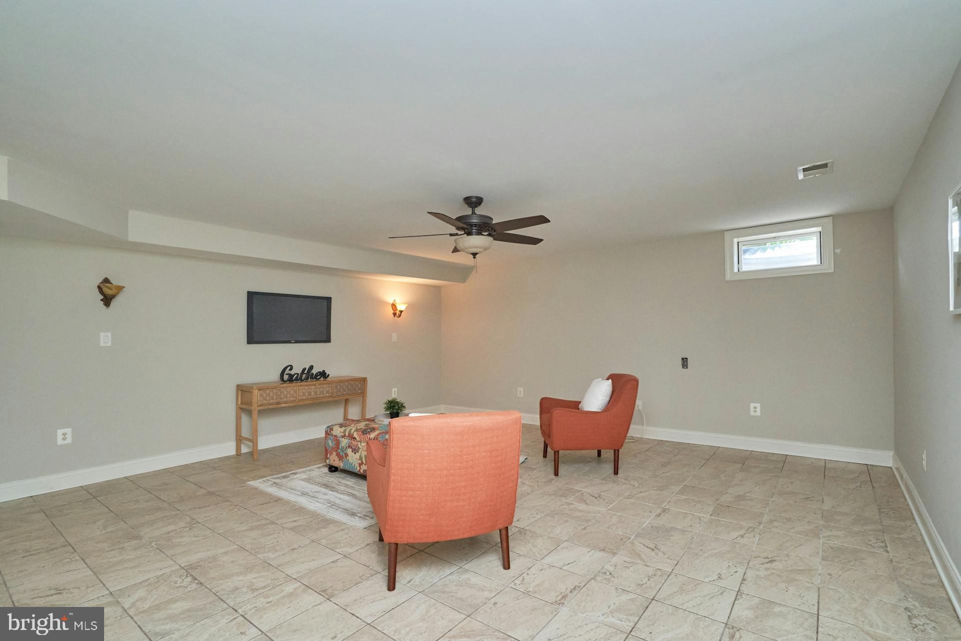 STONEWALL MANOR - Residential