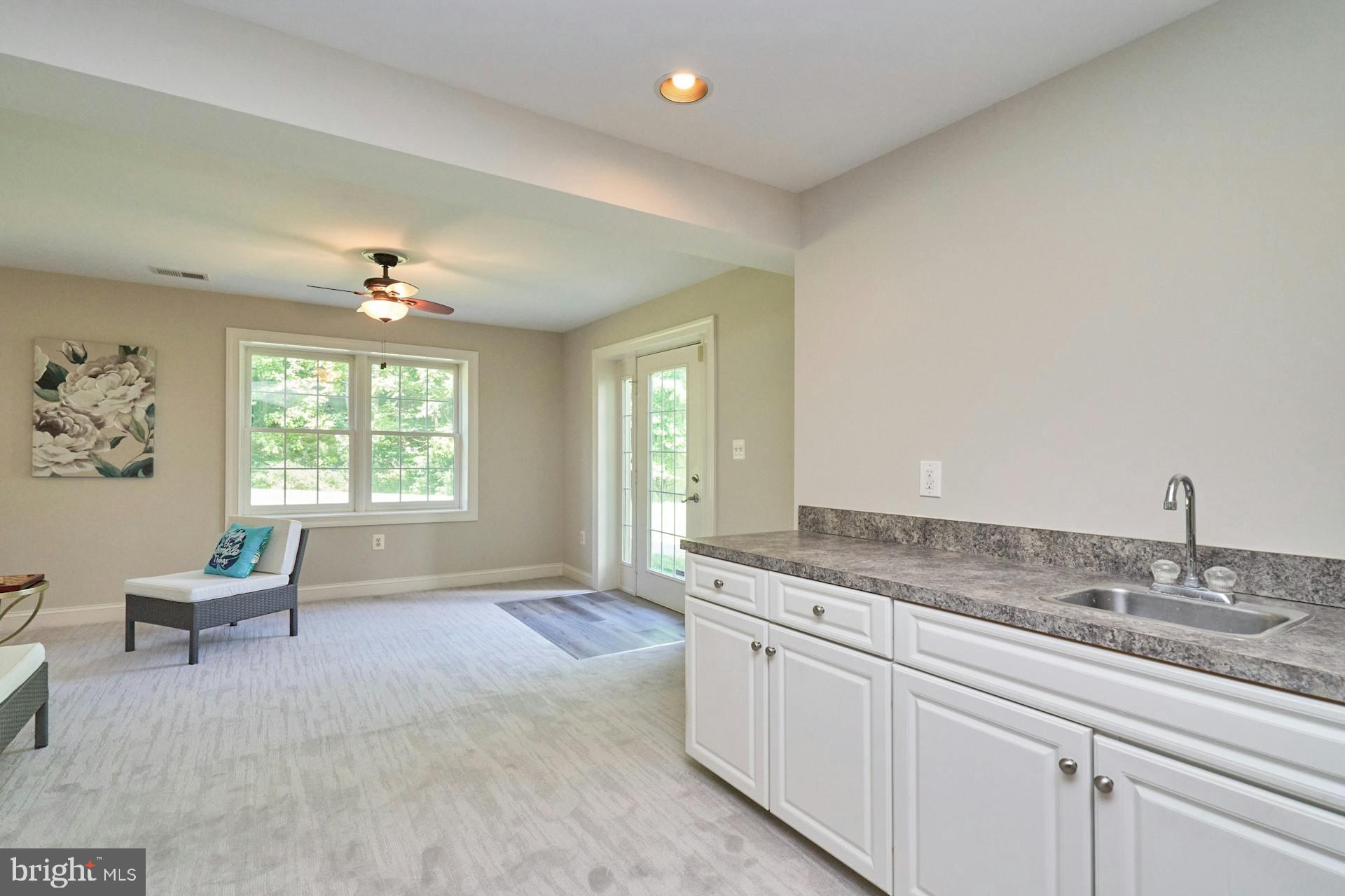 STONEWALL MANOR - Residential