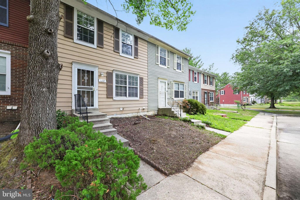 Photo of 1007 Saint Michaels Drive, BOWIE, MD 20721 (MLS # MDPG2207772)