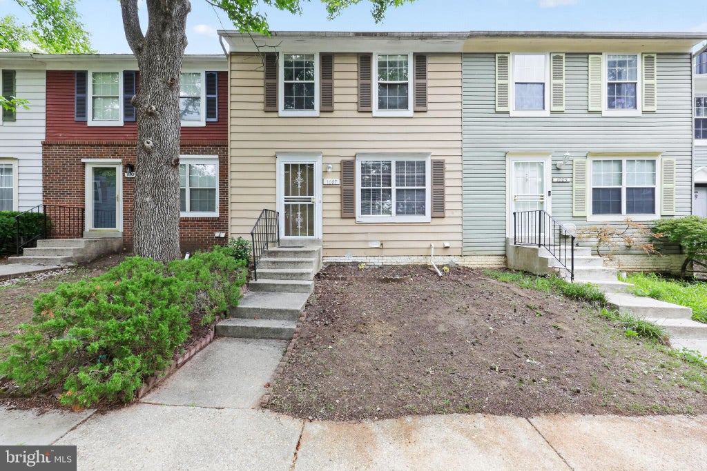 Photo of 1007 Saint Michaels Drive, BOWIE, MD 20721 (MLS # MDPG2207772)