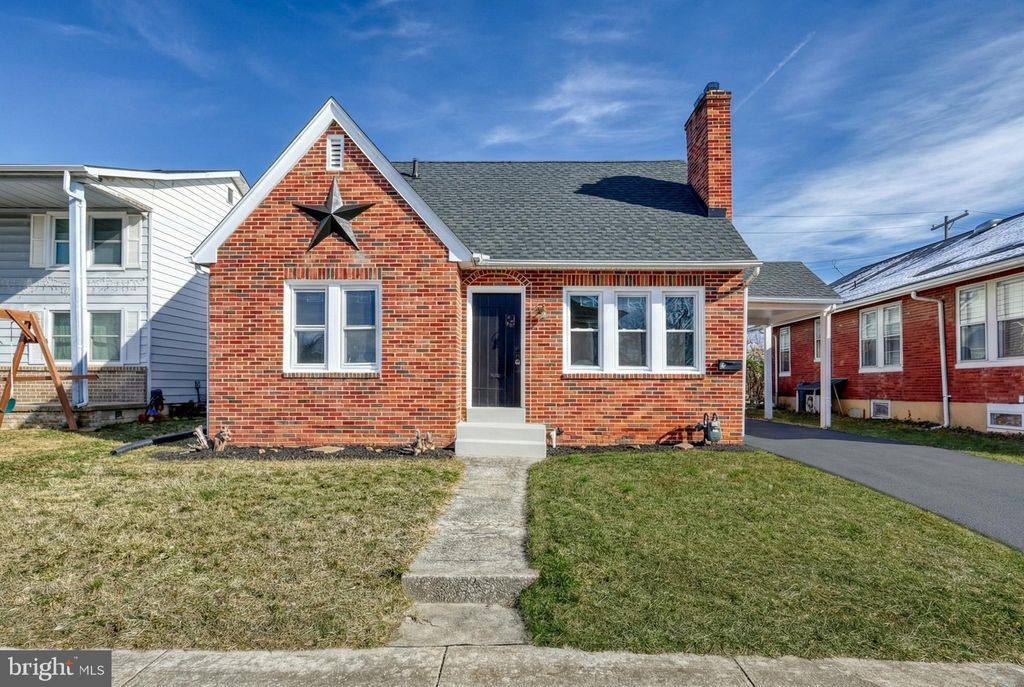 Photo of 327 Norway Street, YORK, PA 17403 (MLS # PAYK2099654)