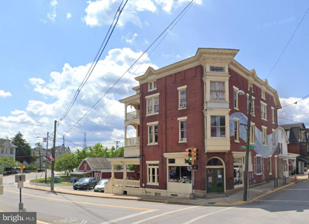 Photo of 2 E Potomac Street, BRUNSWICK, MD 21716 (MLS # MDFR2071544)