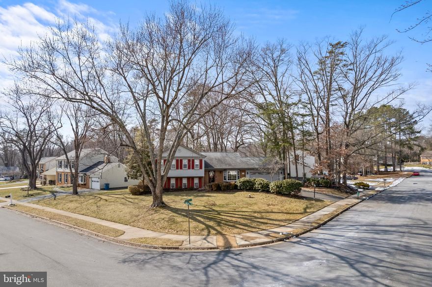 The "Lifestyle & Location! Welcome to this spacious 4-bedroom, 2.5-bathroom home in the highly sought-after Middleridge community. This classic split-level layout offers the perfect canvas to create your dream home.

The main level features a large eat-in kitchen and a cozy family room with direct access to the backyard—ideal for indoor-outdoor entertaining. The upper level hosts a private primary suite with an updated bathroom and walk-in closet, along with three additional bedrooms and a full hall bath. Downstairs, the lower level boasts a generous recreation room anchored by a fireplace, plus a convenient half bath and a massive laundry/storage area with a walk-out to the yard.

 Home is located in an Unbeatable Location with easy access to easy access to Fairfax County Pkwy, Rt. 50, Ox Rd, and Braddock Rd. Also nearby George Mason University, local parks, premier shopping, and dining.