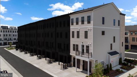 43497 FARRINGDON SQUARE BROADLANDS VA 20148