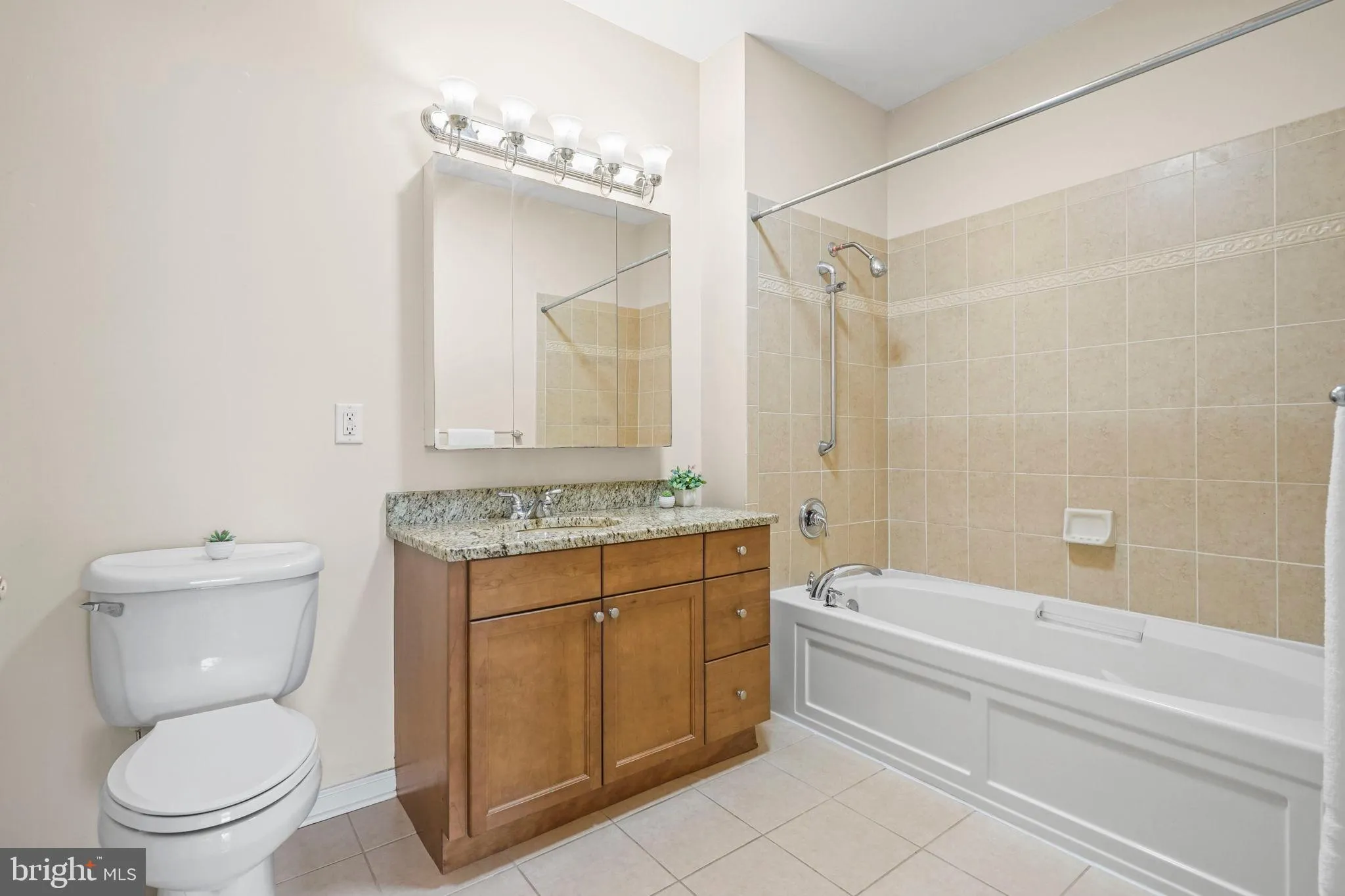 Ewing, New Jersey 08618, United States, 1 Bedroom Bedrooms, ,1 BathroomBathrooms,Residential,Contingent,186095