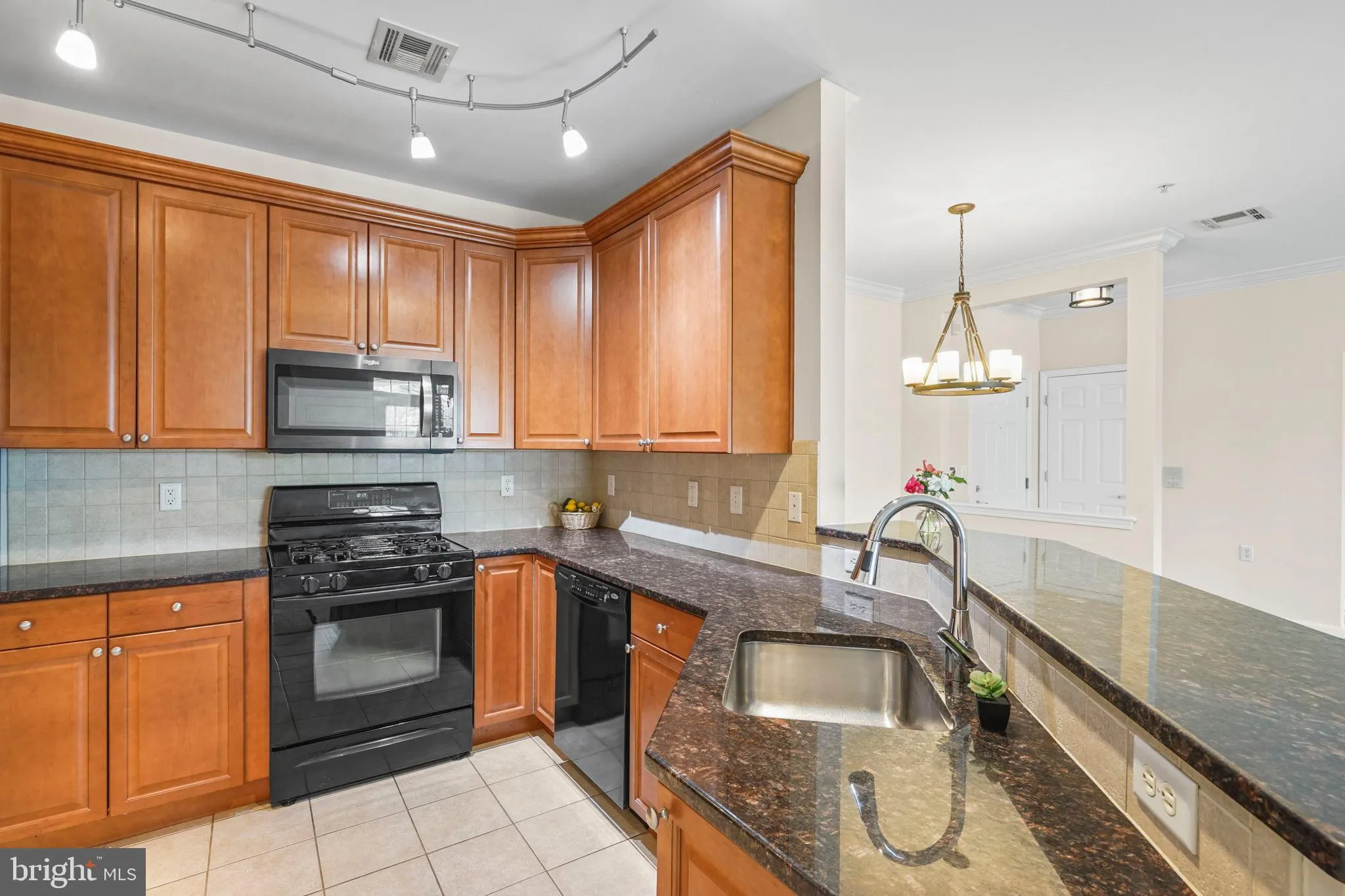 Ewing, New Jersey 08618, United States, 1 Bedroom Bedrooms, ,1 BathroomBathrooms,Residential,Contingent,186095