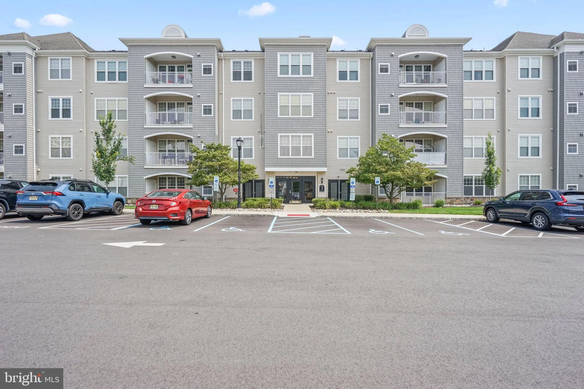 Ewing, New Jersey 08618, United States, 1 Bedroom Bedrooms, ,1 BathroomBathrooms,Residential,Contingent,186095