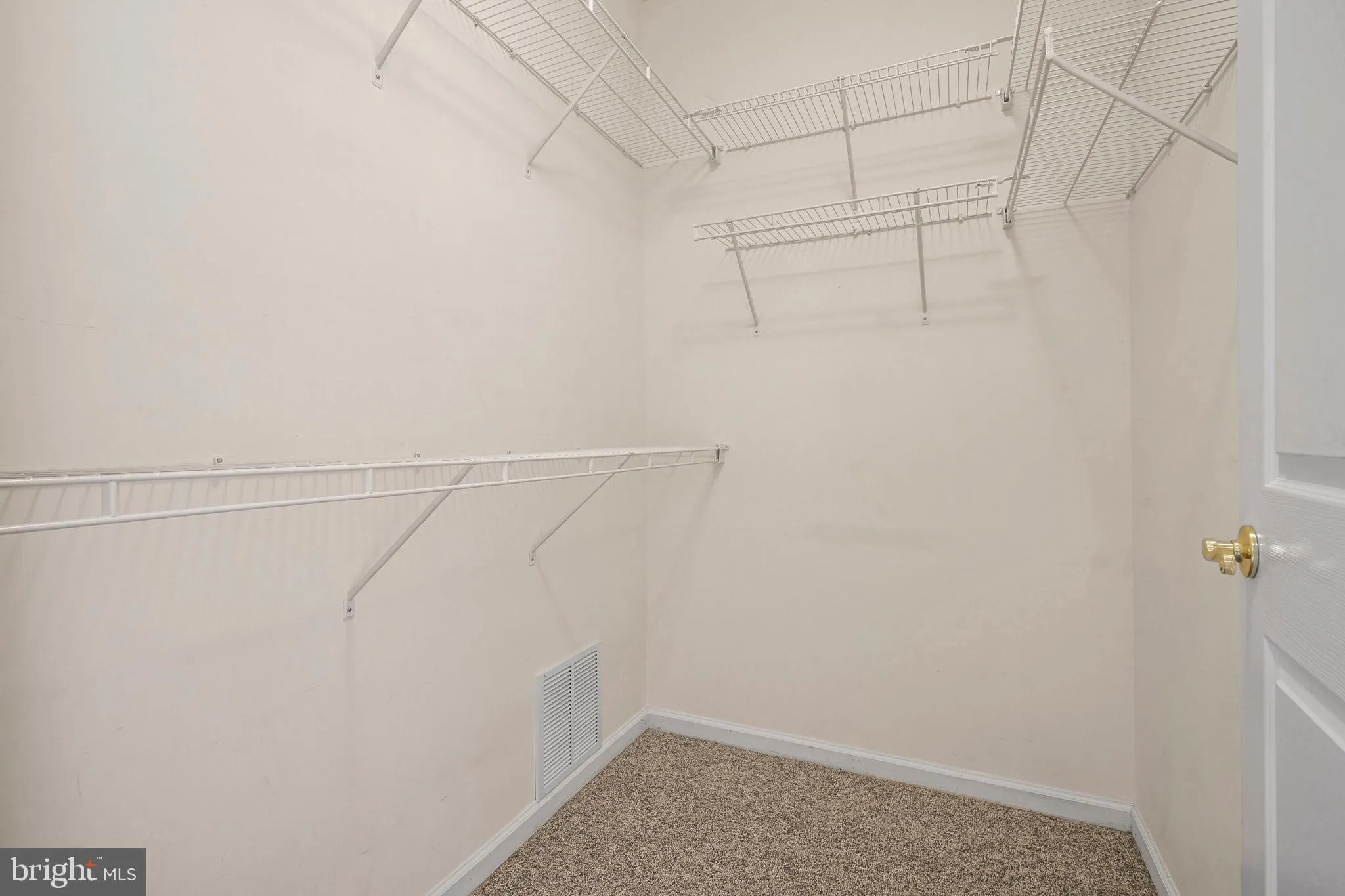 Ewing, New Jersey 08618, United States, 1 Bedroom Bedrooms, ,1 BathroomBathrooms,Residential,Contingent,186095