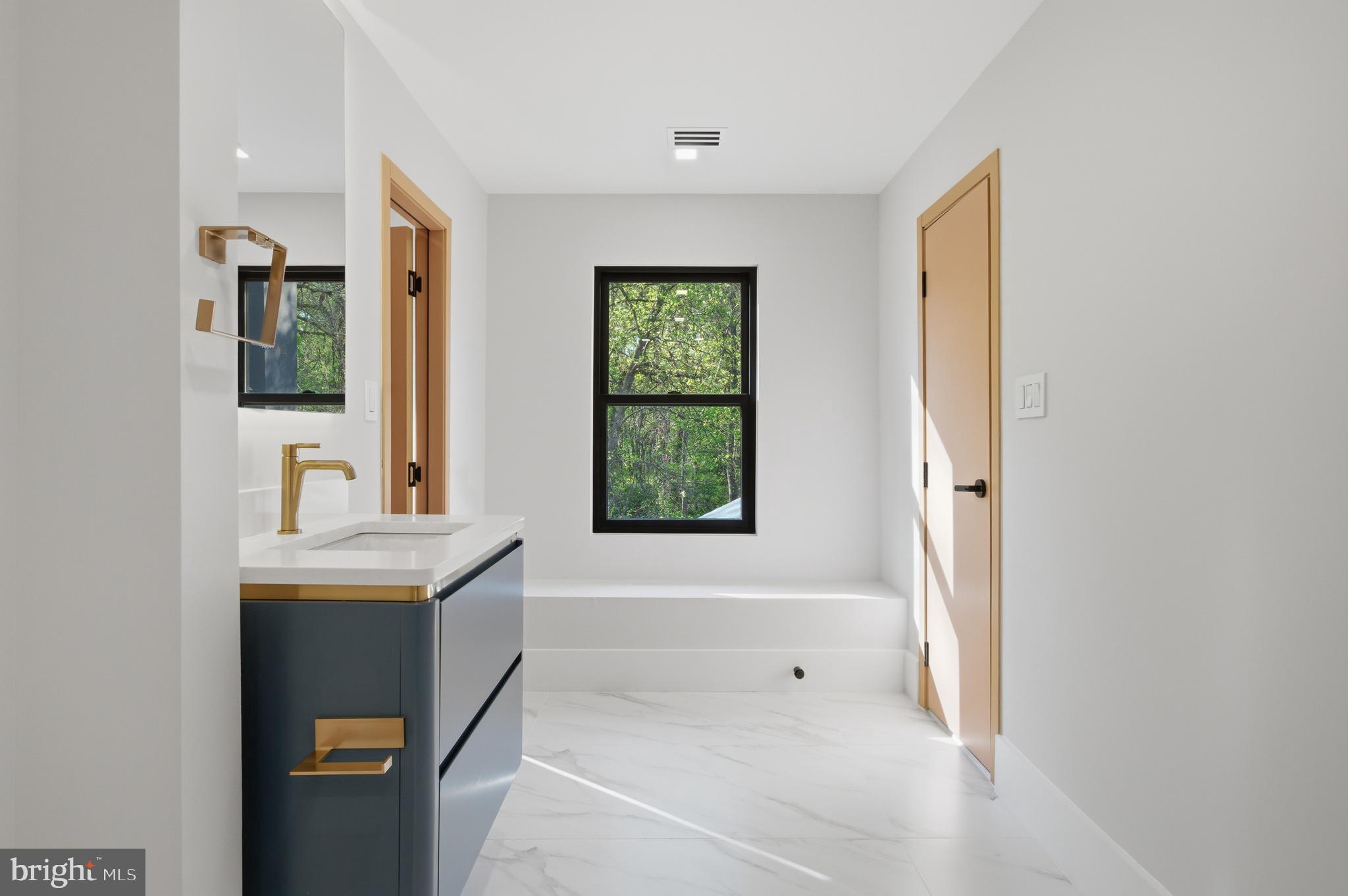 BASIL COURT - Residential