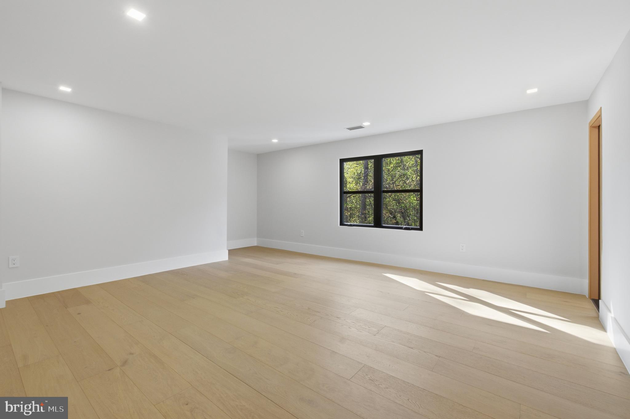 BASIL COURT - Residential