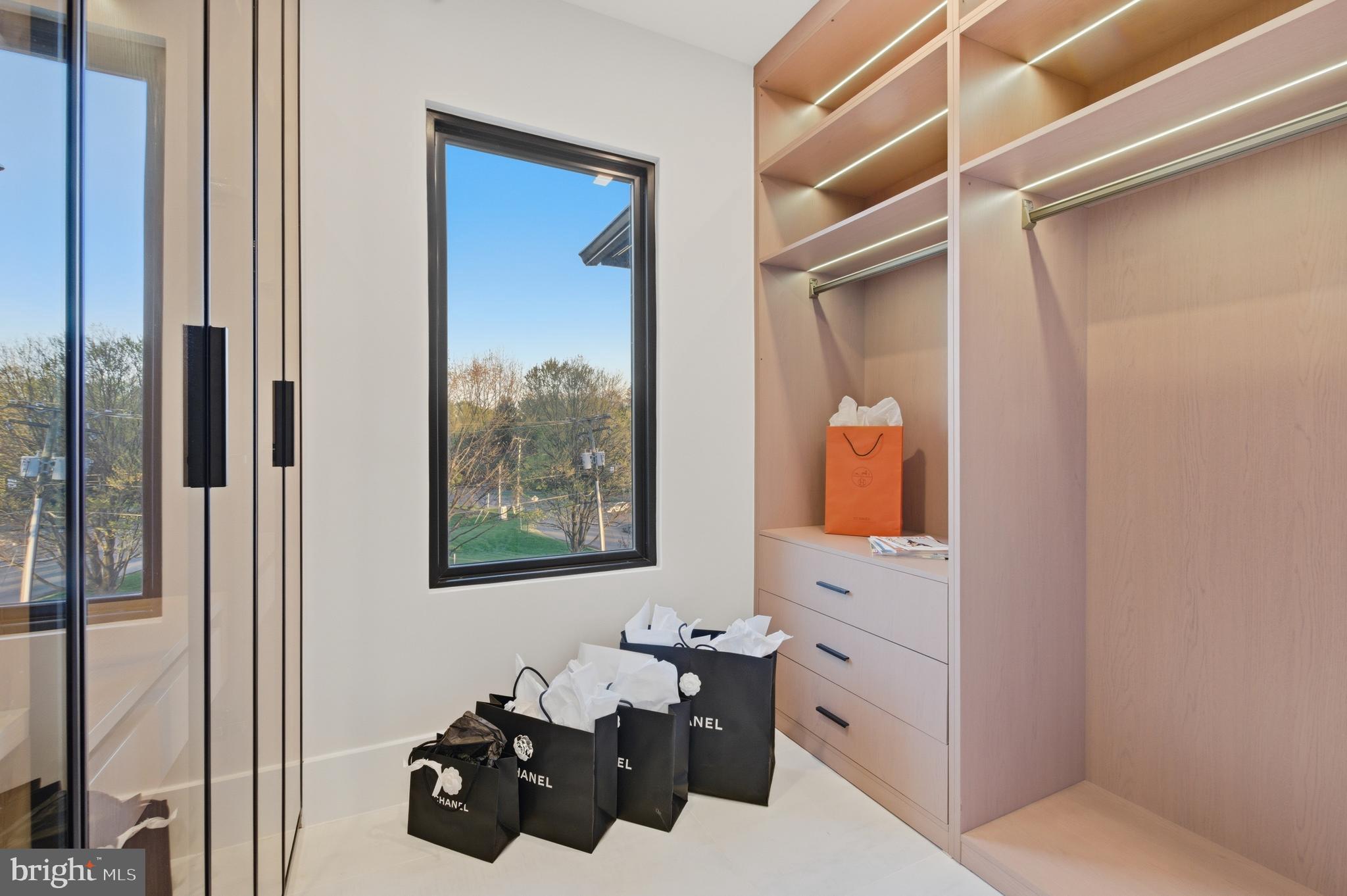 BASIL COURT - Residential