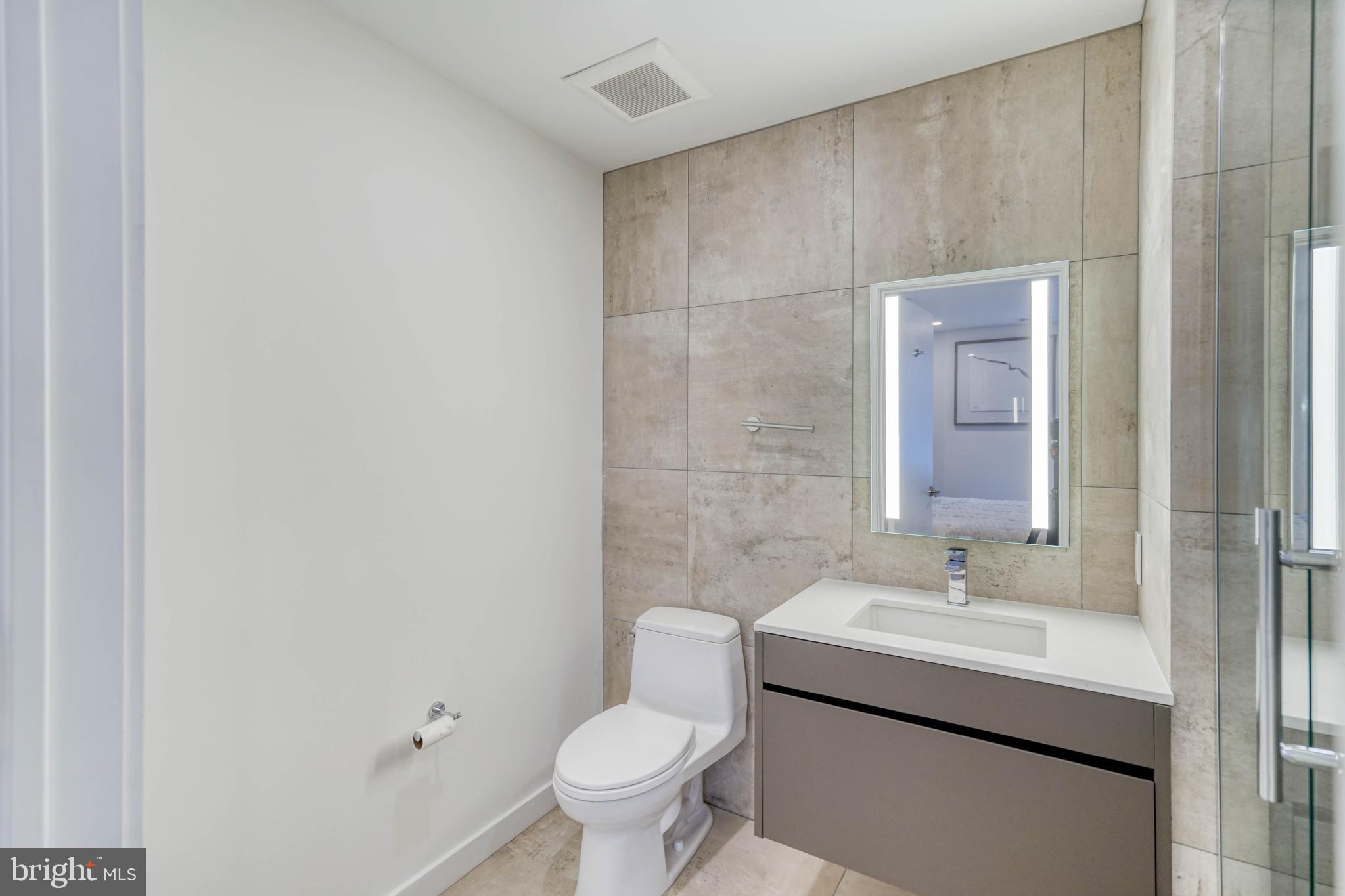 LOGAN SQUARE - Residential