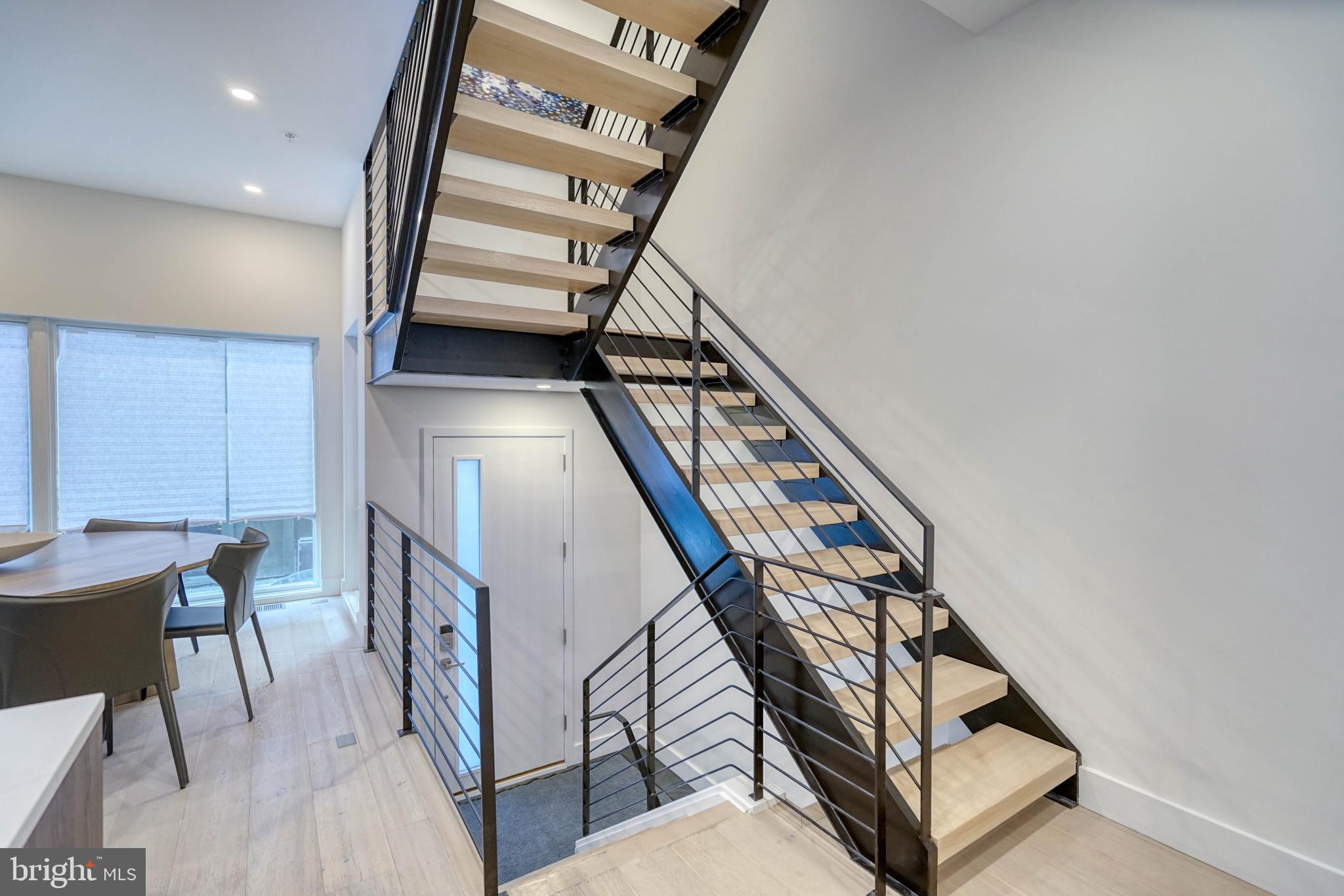 LOGAN SQUARE - Residential