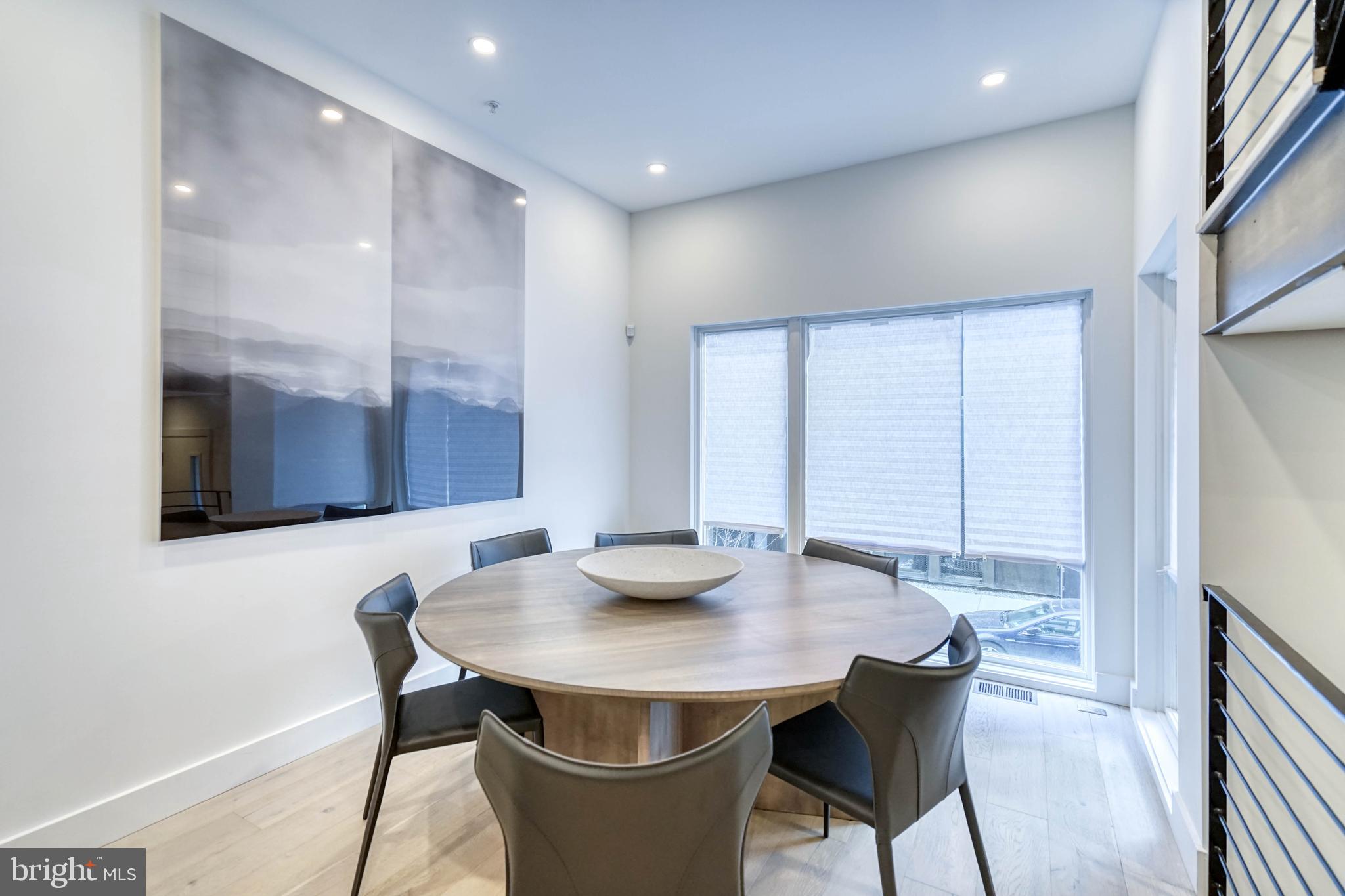 LOGAN SQUARE - Residential