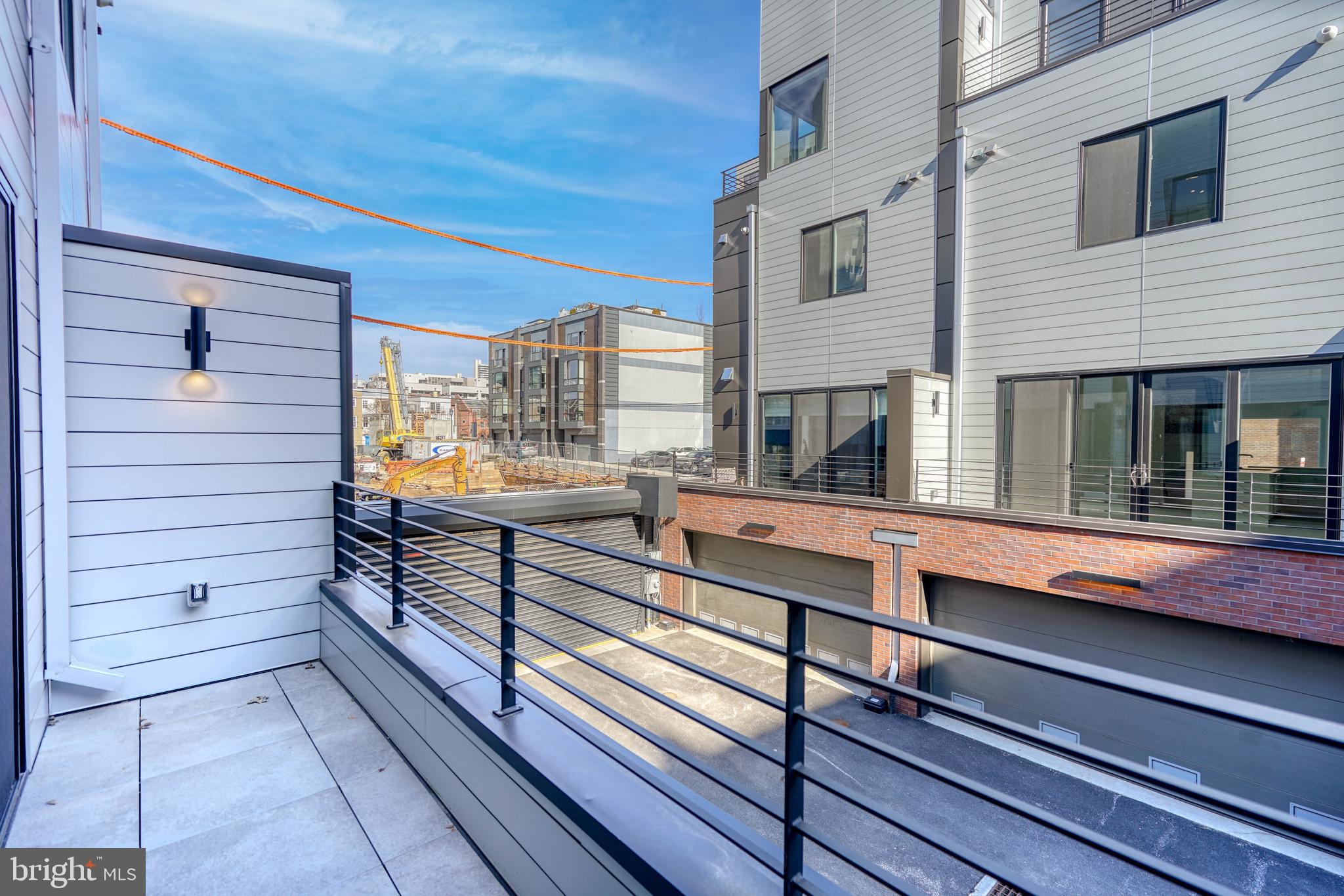 LOGAN SQUARE - Residential