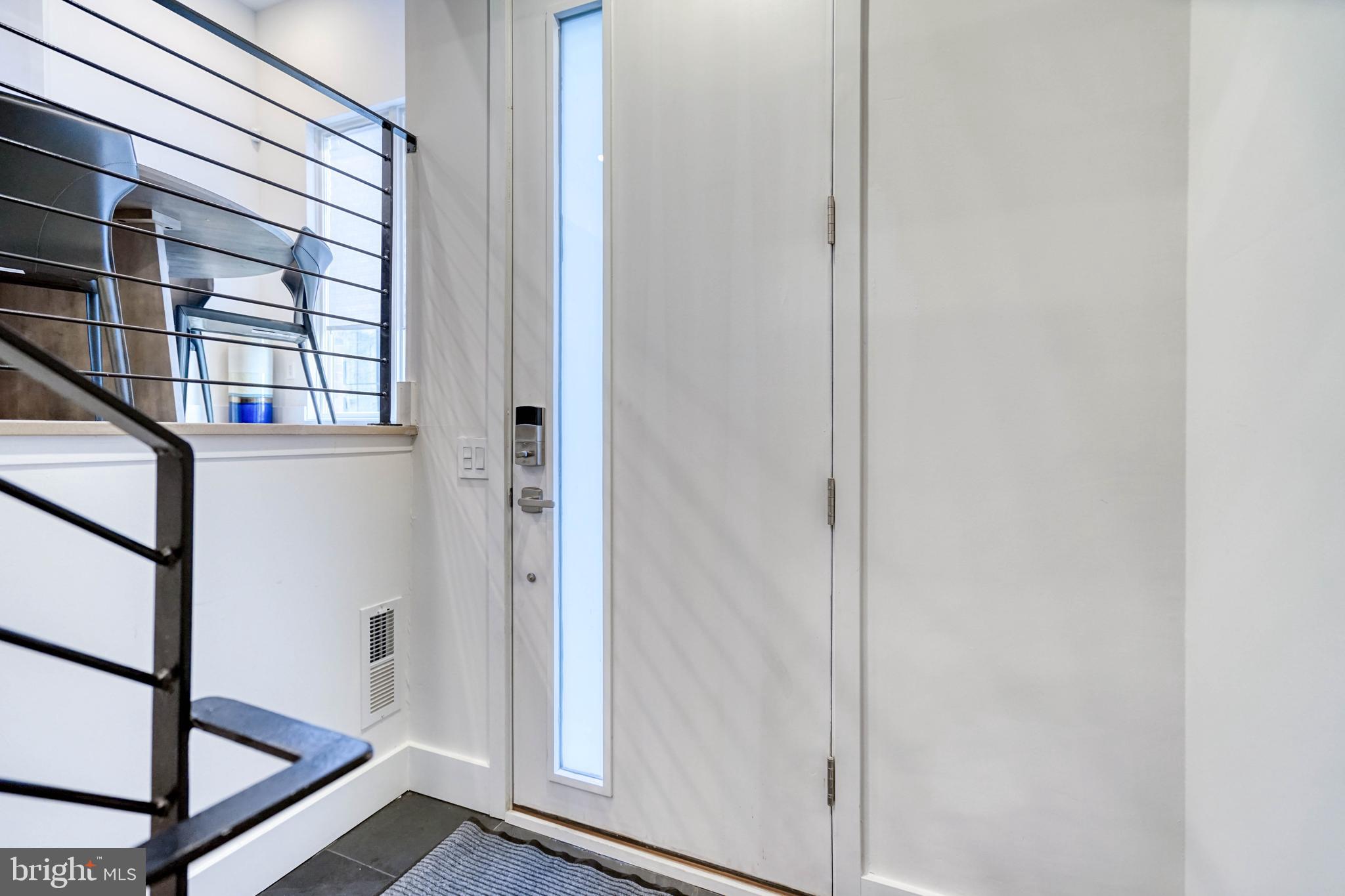 LOGAN SQUARE - Residential