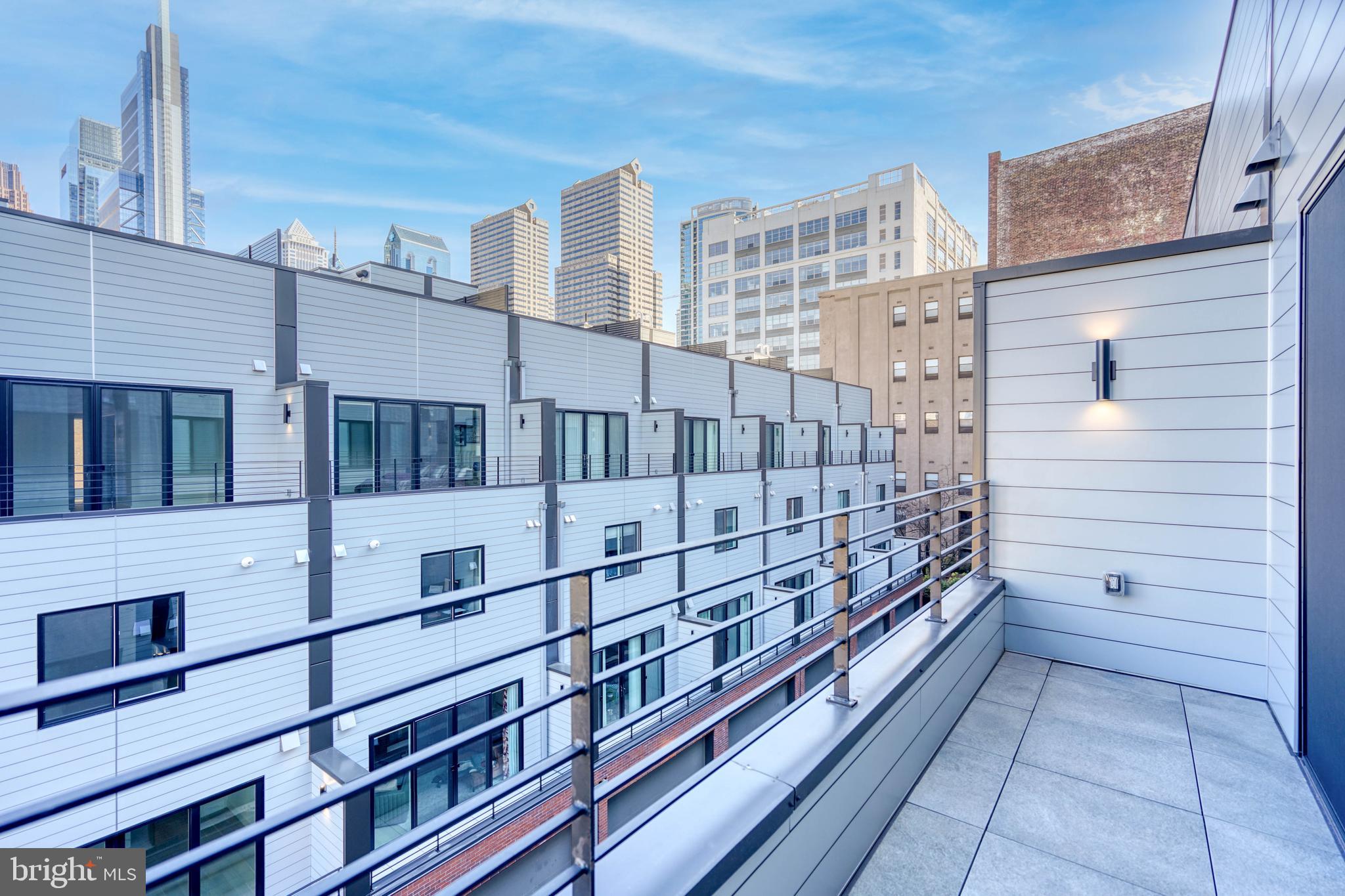 LOGAN SQUARE - Residential