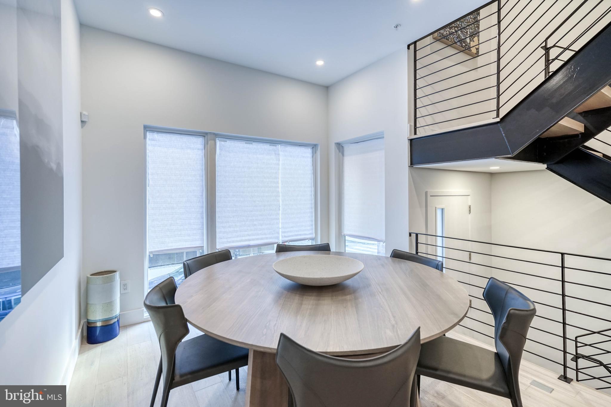 LOGAN SQUARE - Residential