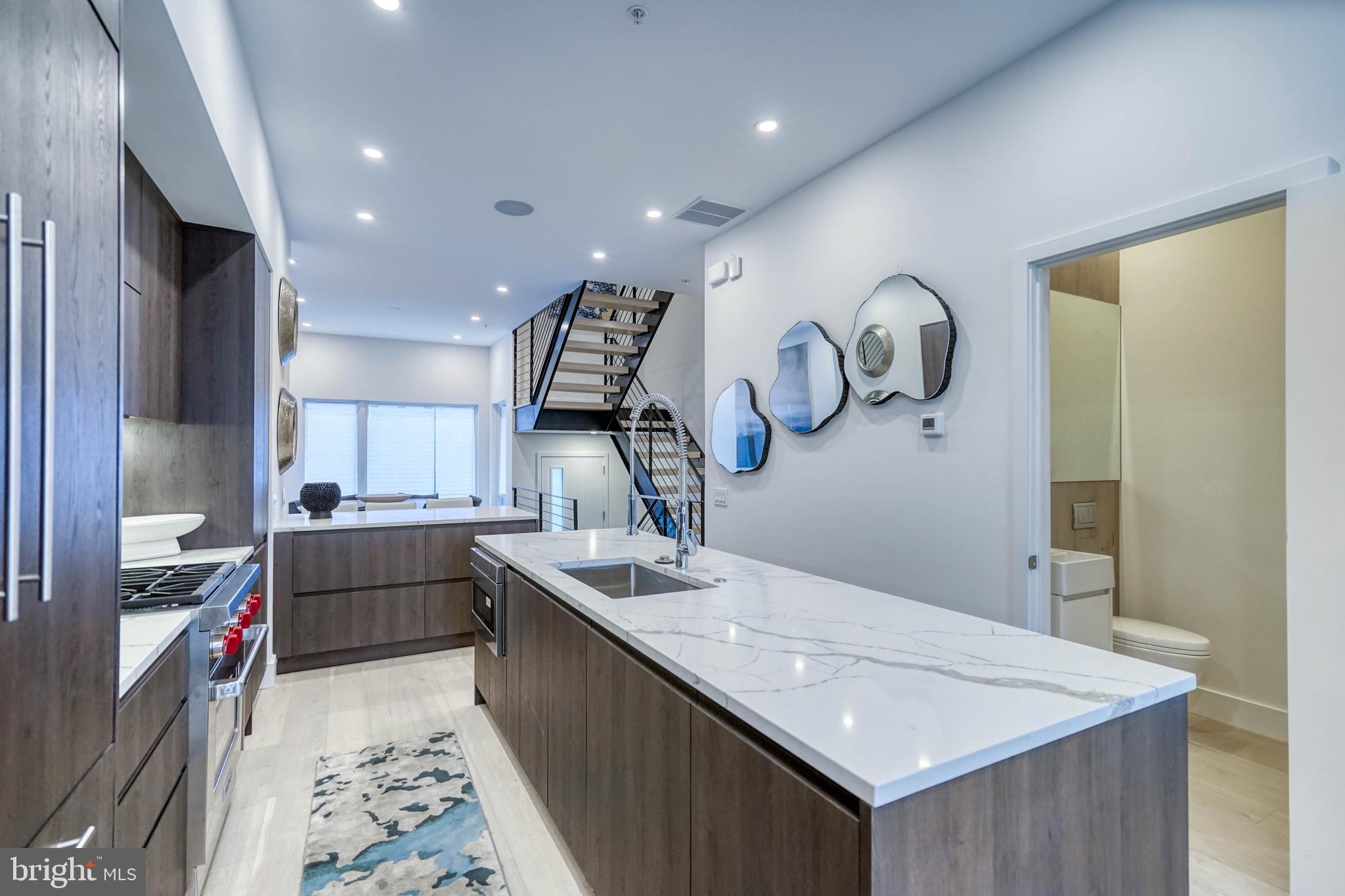 LOGAN SQUARE - Residential