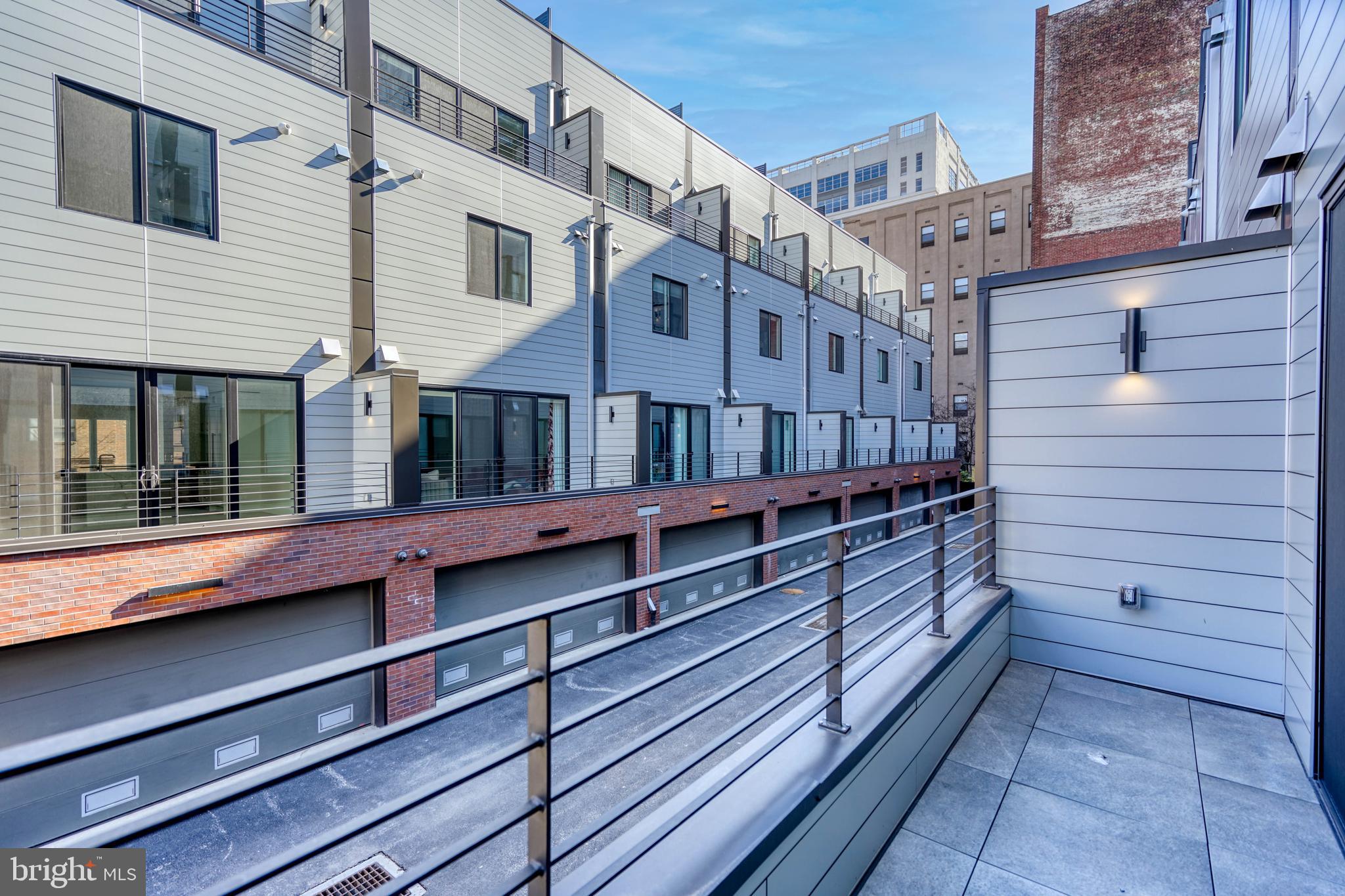 LOGAN SQUARE - Residential