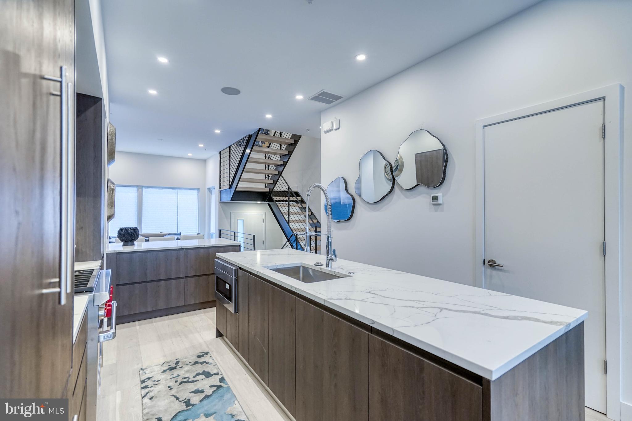 LOGAN SQUARE - Residential