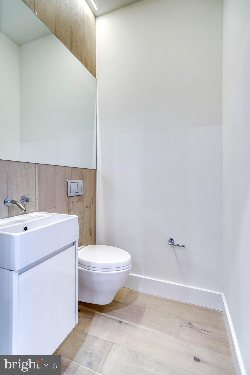 LOGAN SQUARE - Residential