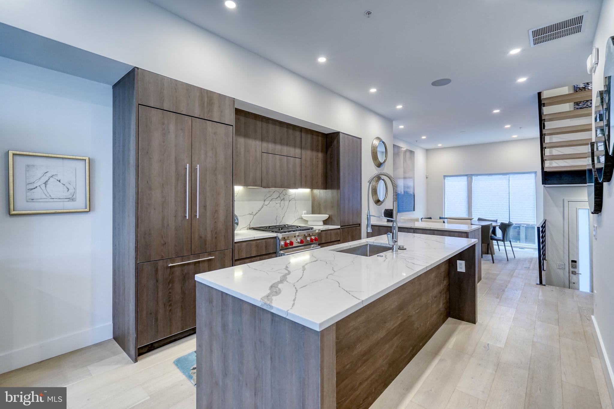 LOGAN SQUARE - Residential