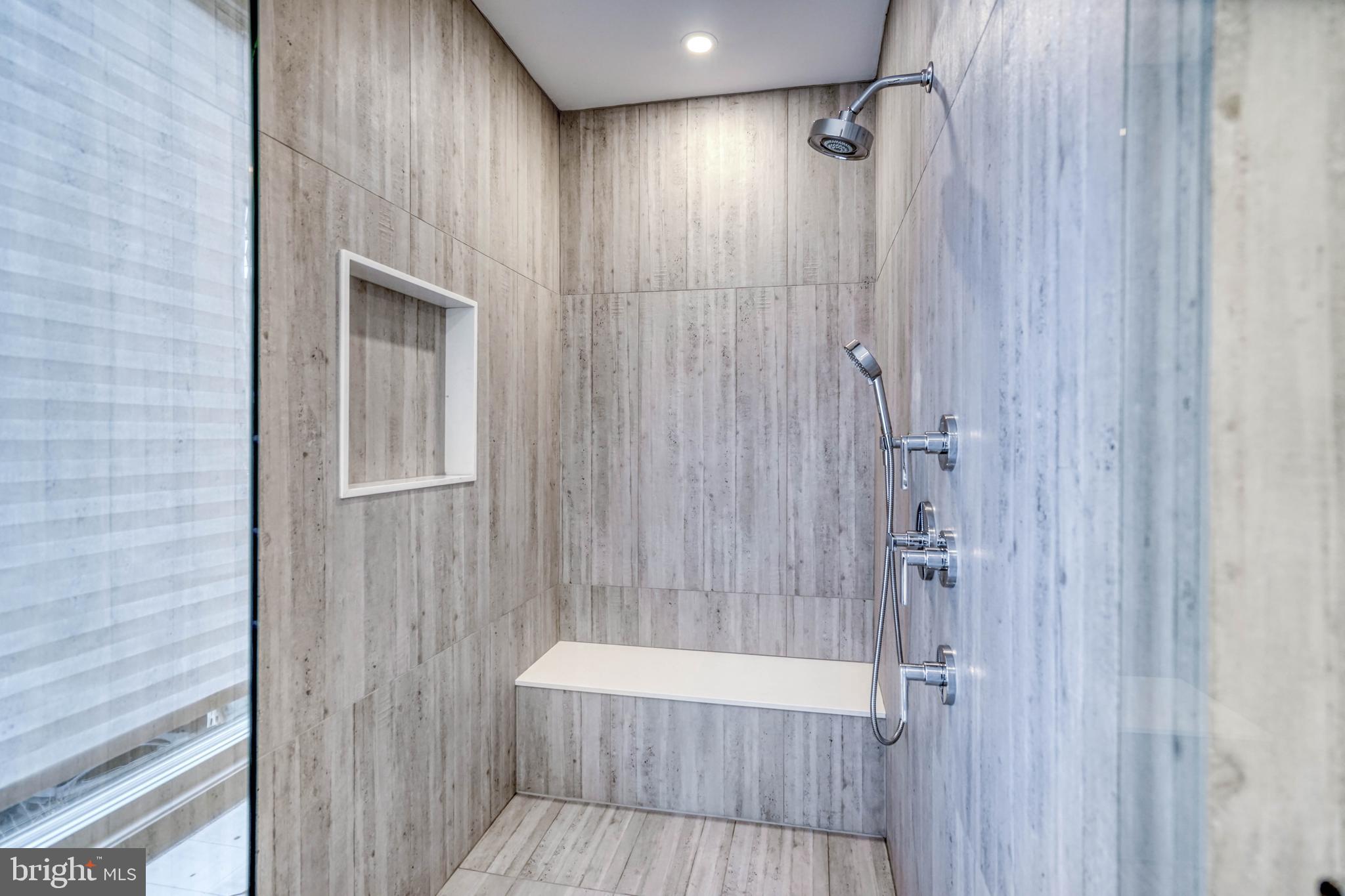 LOGAN SQUARE - Residential